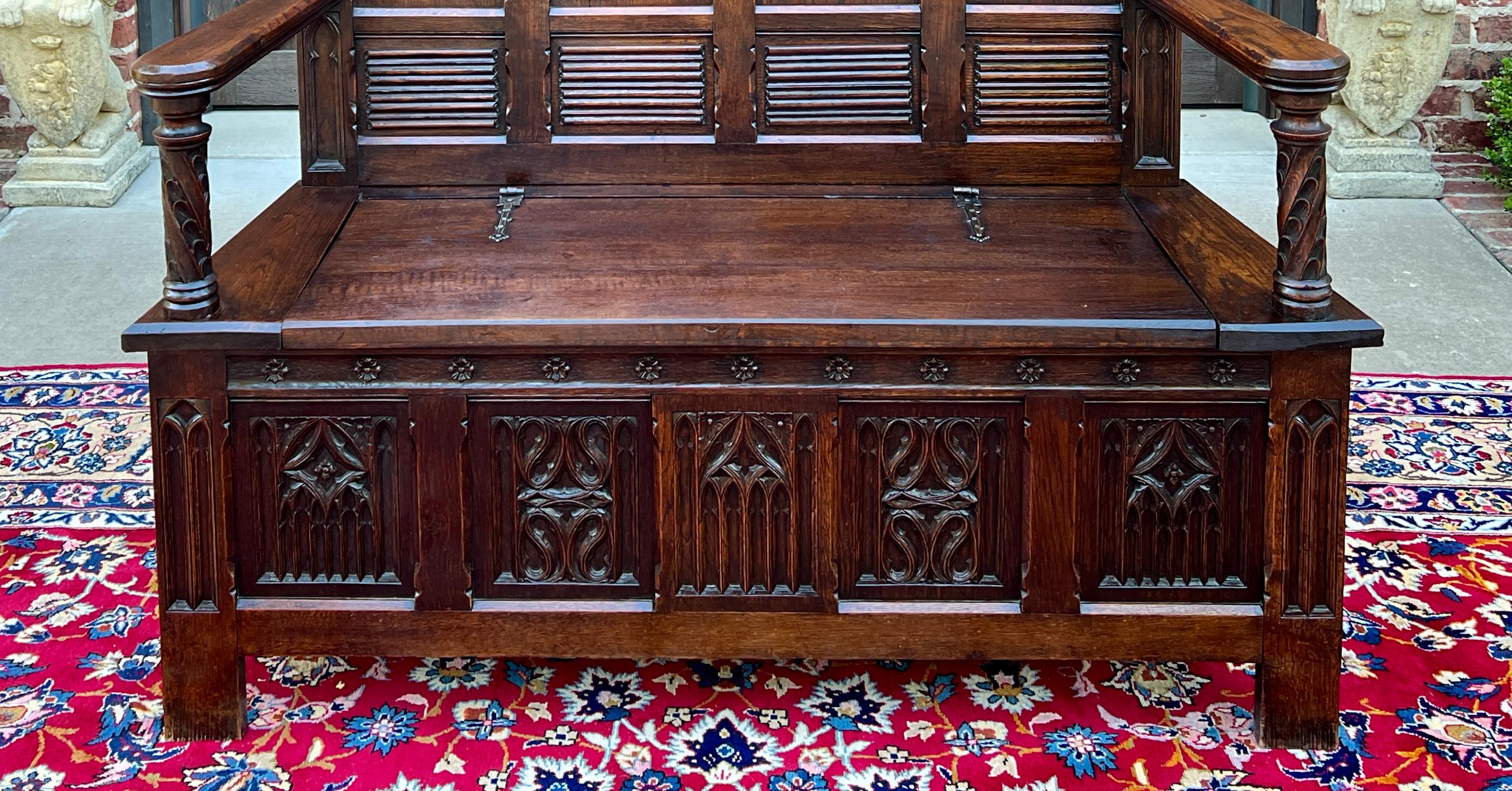 Ancienne banquette de banquette gothique française en chêne avec plateau de rangement pour sièges soulevés 19C en vente 5