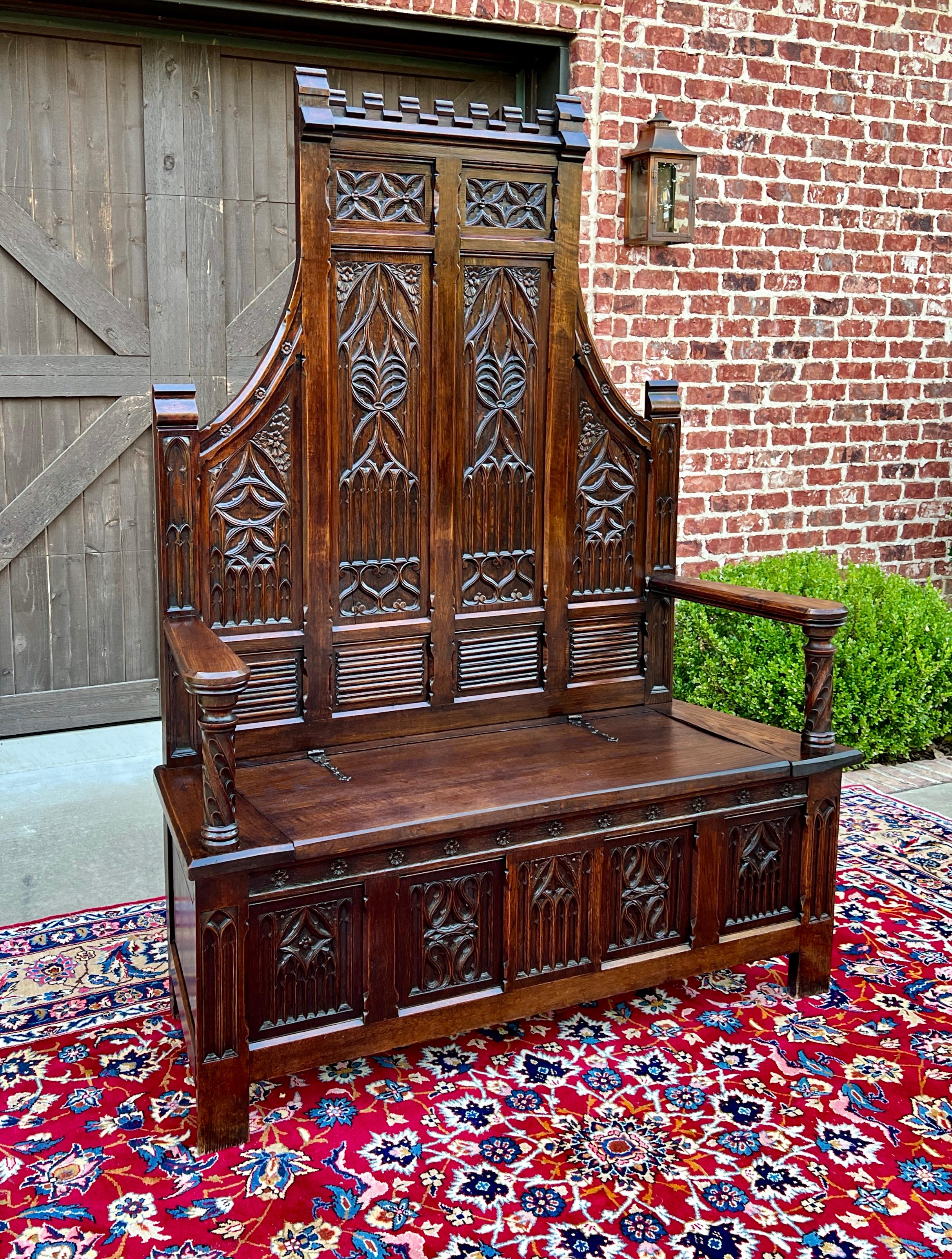 Ancienne banquette de banquette gothique française en chêne avec plateau de rangement pour sièges soulevés 19C en vente 6