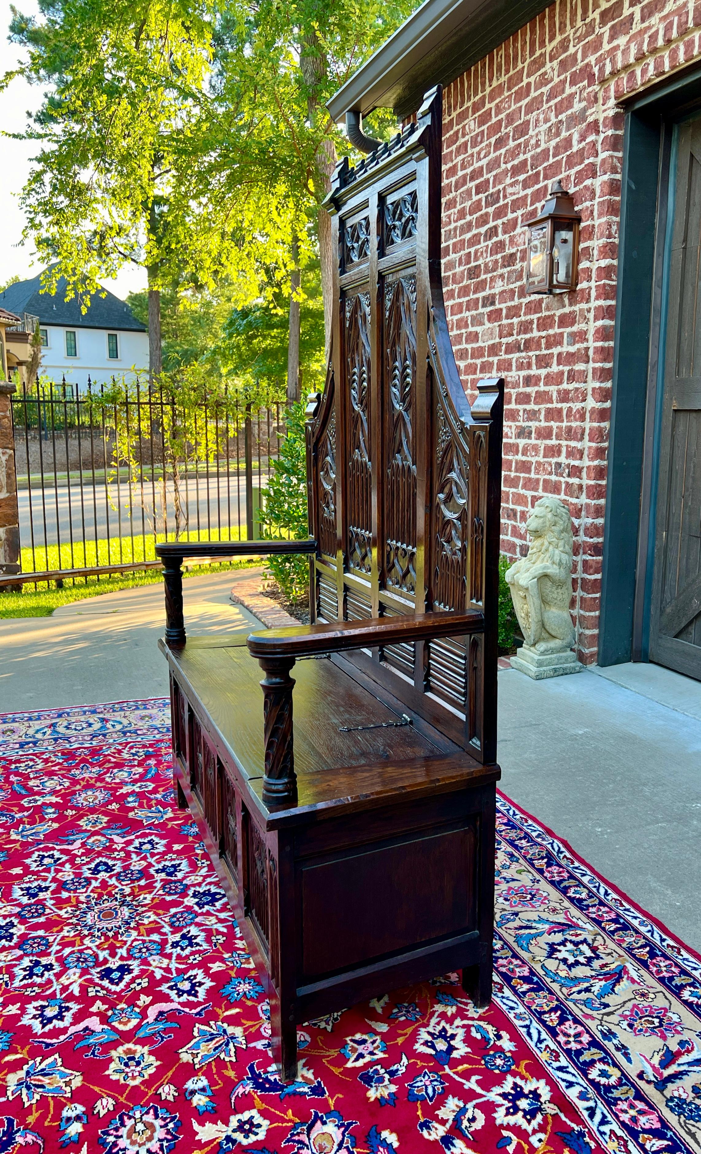 Ancienne banquette de banquette gothique française en chêne avec plateau de rangement pour sièges soulevés 19C en vente 10