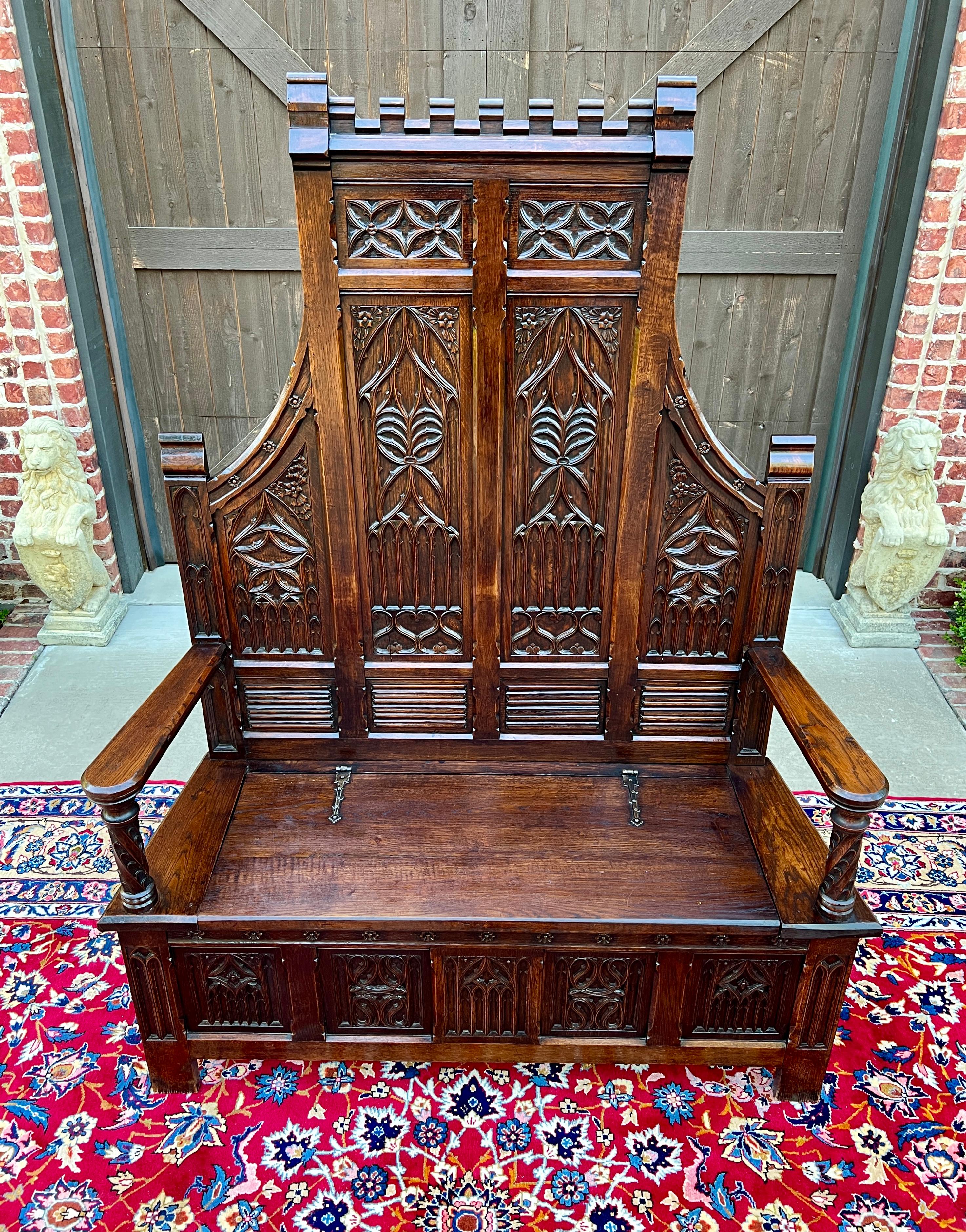 Ancienne banquette de banquette gothique française en chêne avec plateau de rangement pour sièges soulevés 19C en vente 11