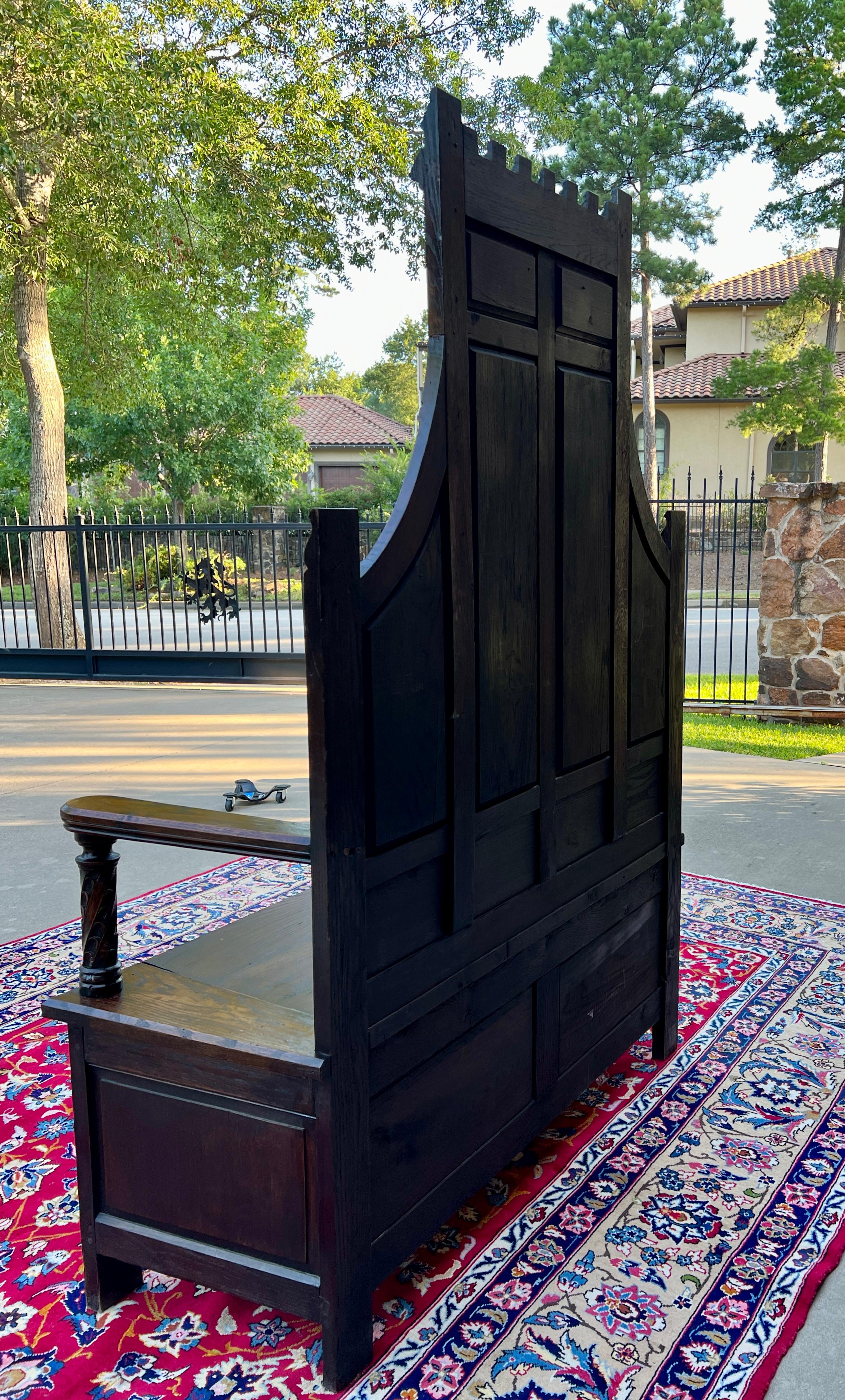 Ancienne banquette de banquette gothique française en chêne avec plateau de rangement pour sièges soulevés 19C en vente 12