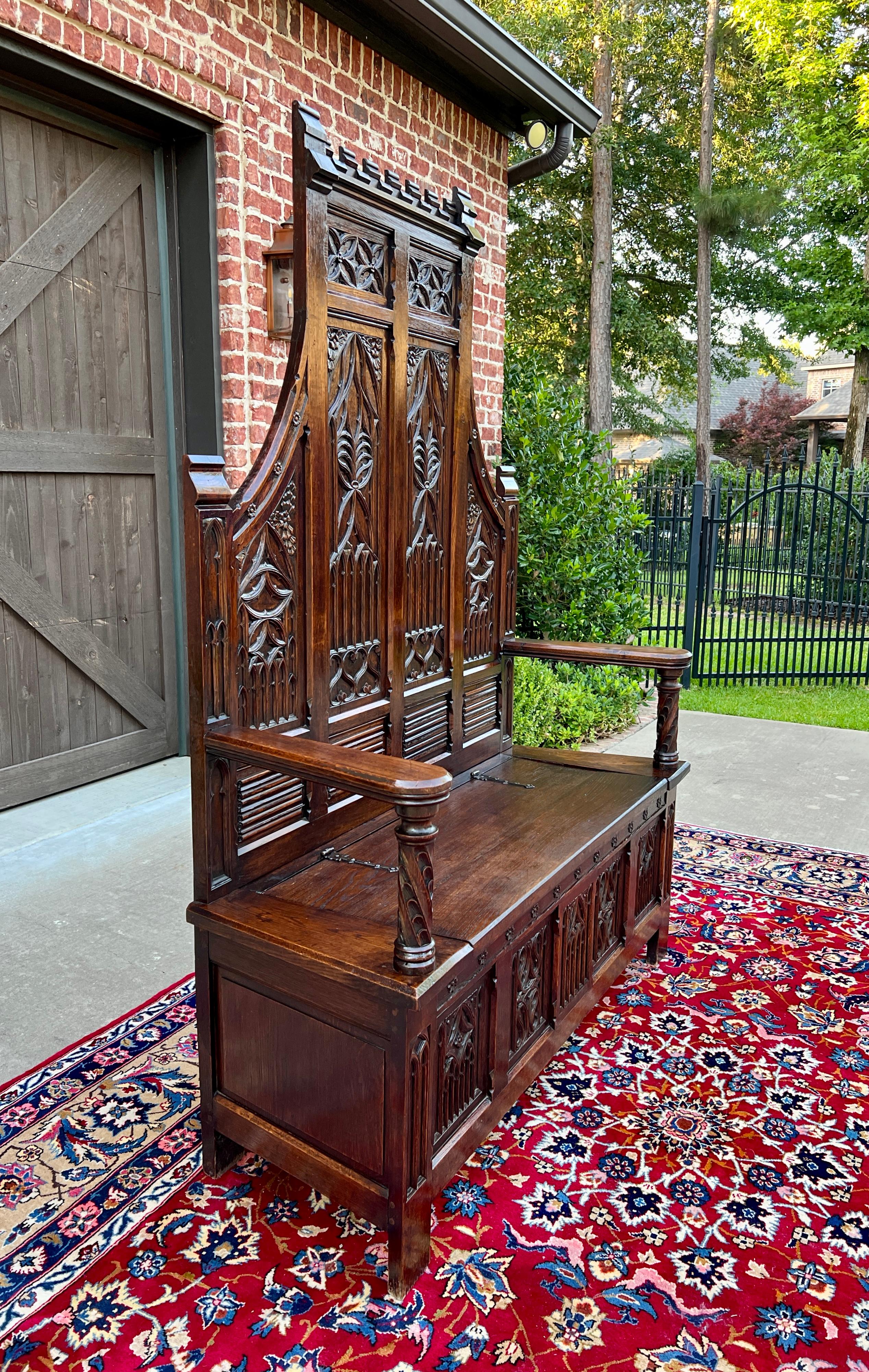 Néo-gothique Ancienne banquette de banquette gothique française en chêne avec plateau de rangement pour sièges soulevés 19C en vente