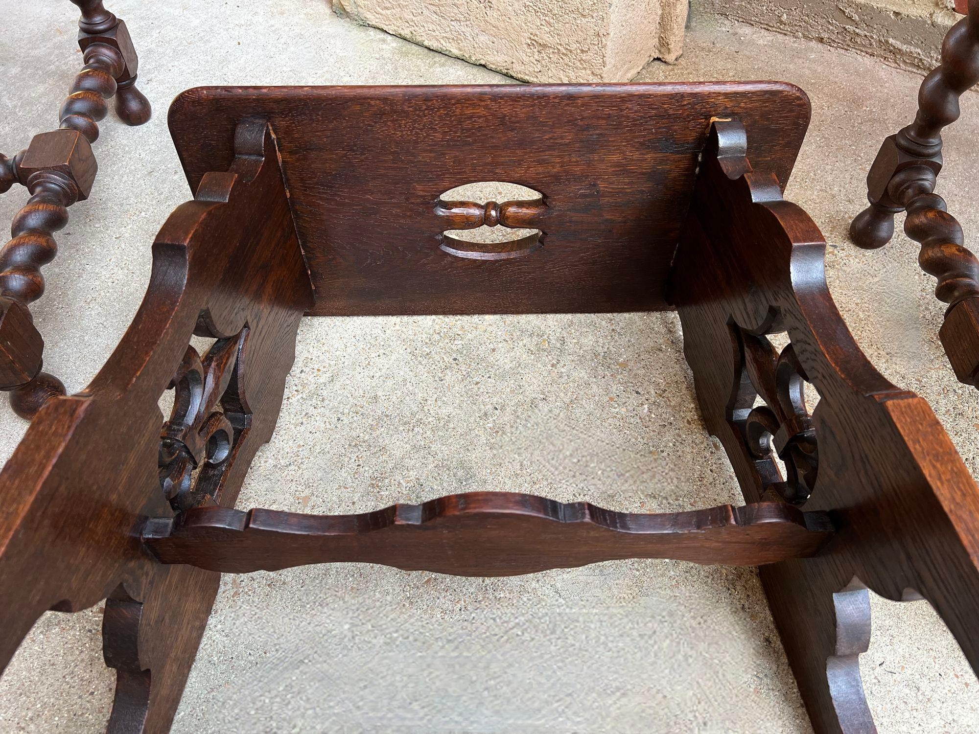 Tabouret de banc ancien gothique de la Renaissance en chêne sculpté Fleur de lis en vente 5