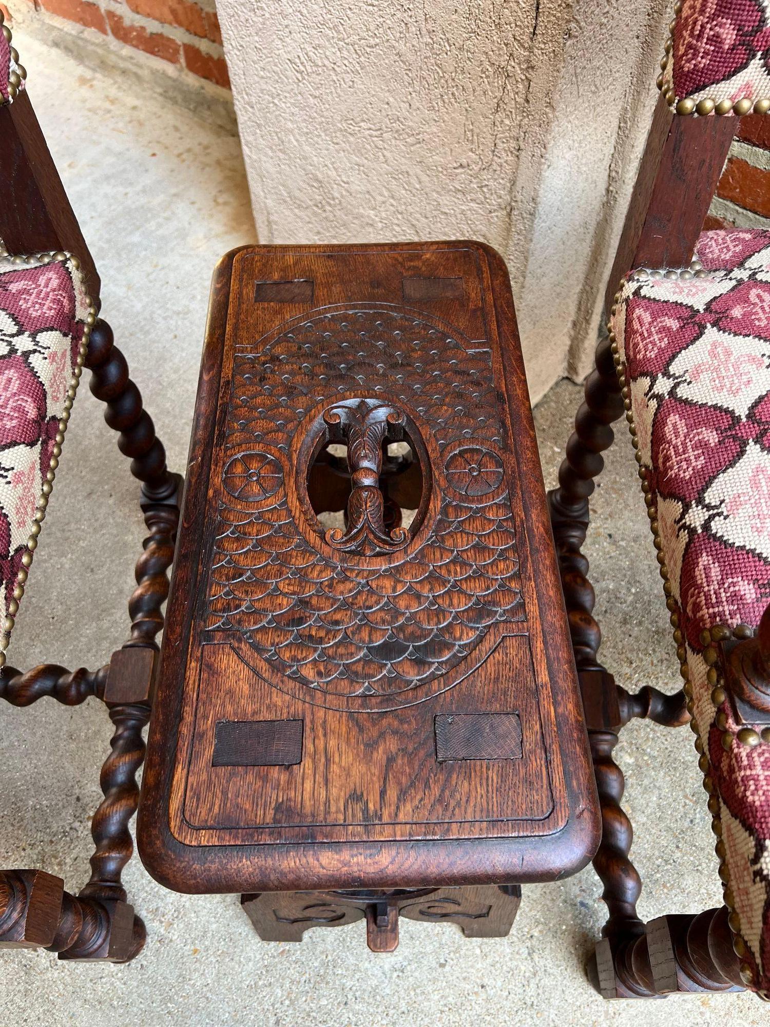 Tabouret de banc ancien gothique de la Renaissance en chêne sculpté Fleur de lis en vente 13