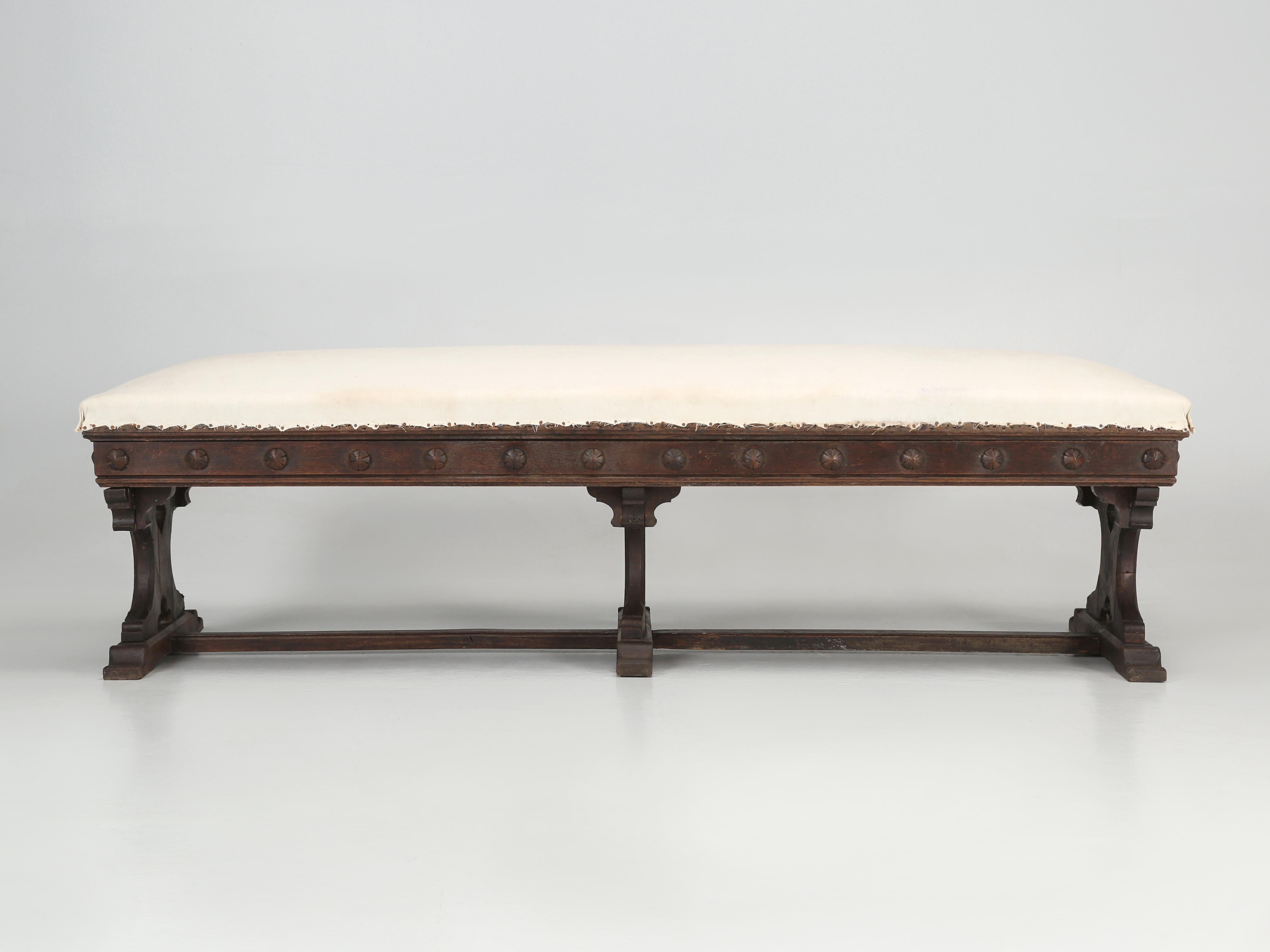 Banc français ancien tapissé de mousseline de chêne des années 1800, très original  en vente 5