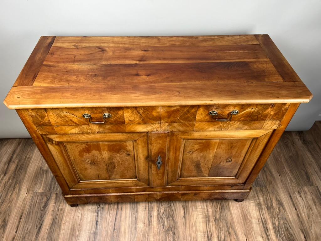 Antique French Biedermeier Buffet de madera de frutal c. Mediados del siglo XIX Madera frutal en venta