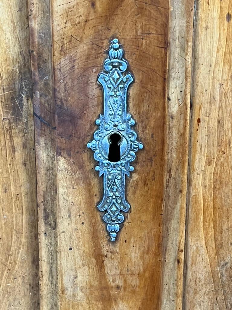 Antique French Biedermeier Buffet de madera de frutal c. Mediados del siglo XIX en venta 4