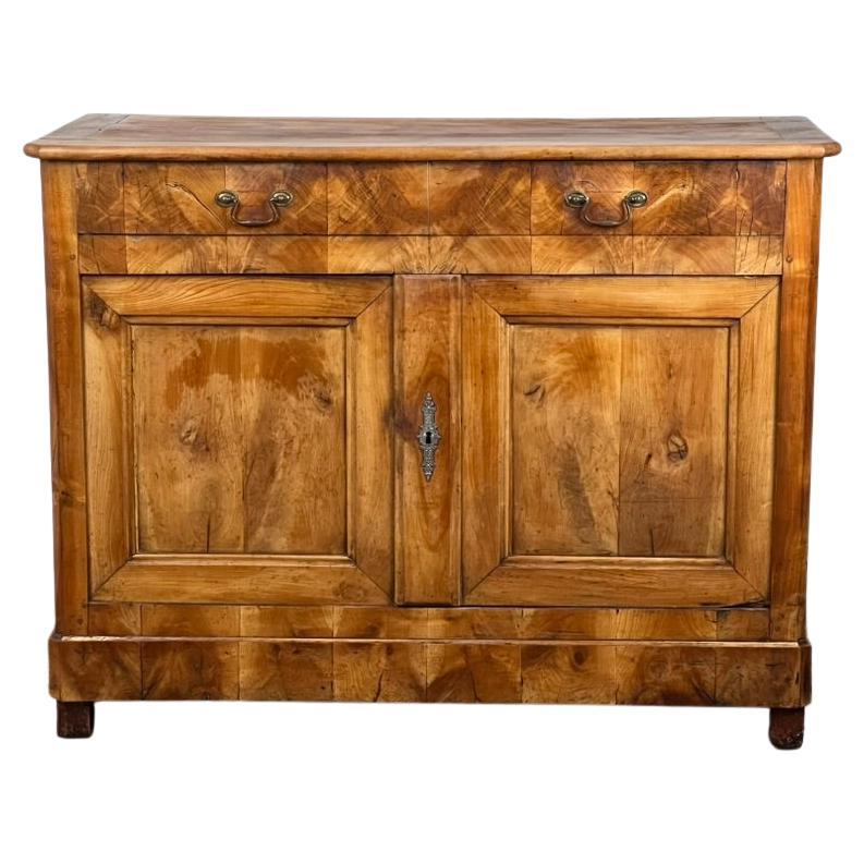 Antique French Biedermeier Buffet de madera de frutal c. Mediados del siglo XIX en venta