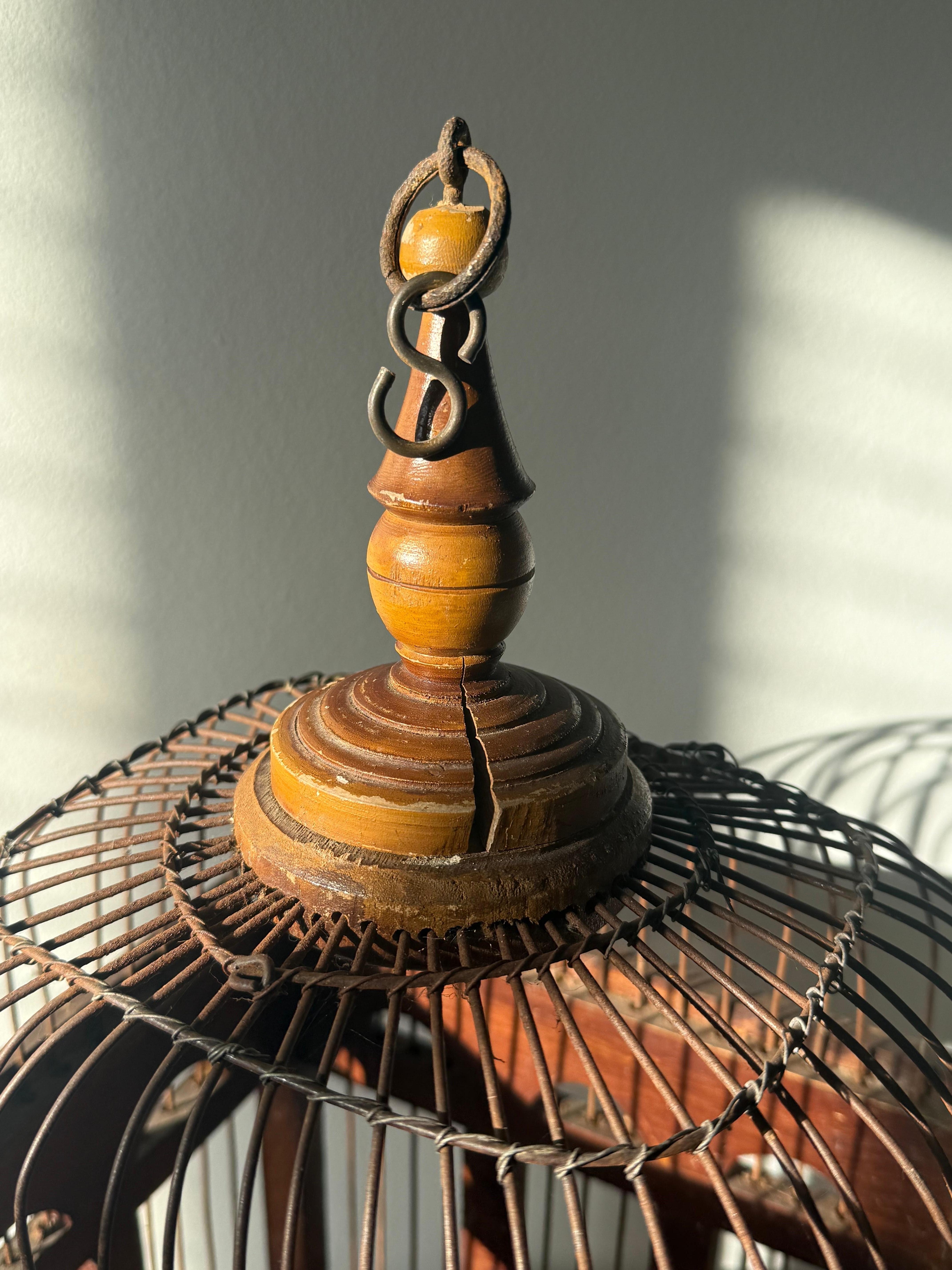 Antique French Vogelkäfig (Holz) im Angebot