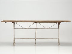 Table bistrot française ancienne avec base en fonte:: vieille peinture et plateau en bois rustique