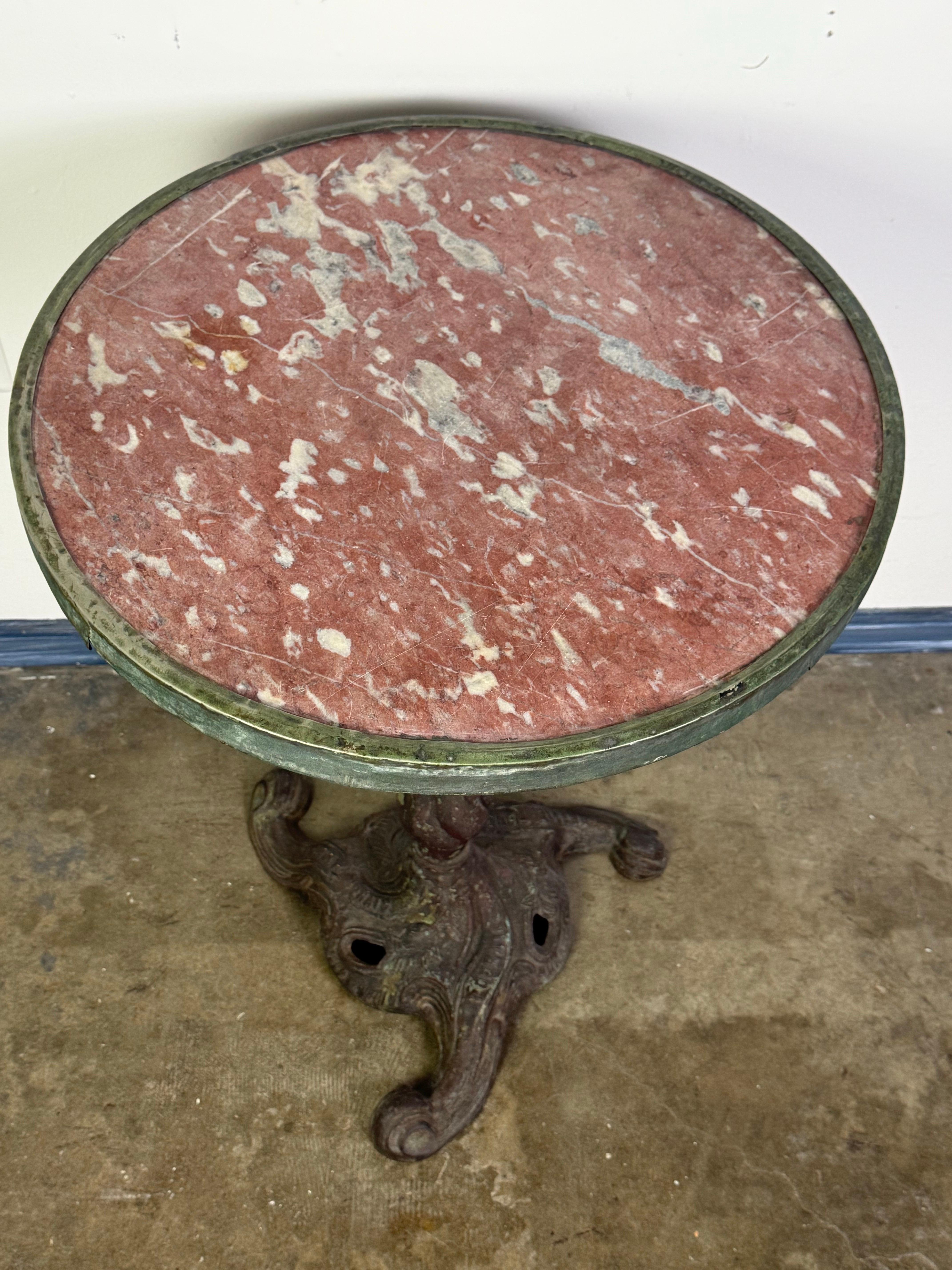 Mesa Bistro Antique French con Tapa de Mármol Rosso Verona Provincial francés en venta