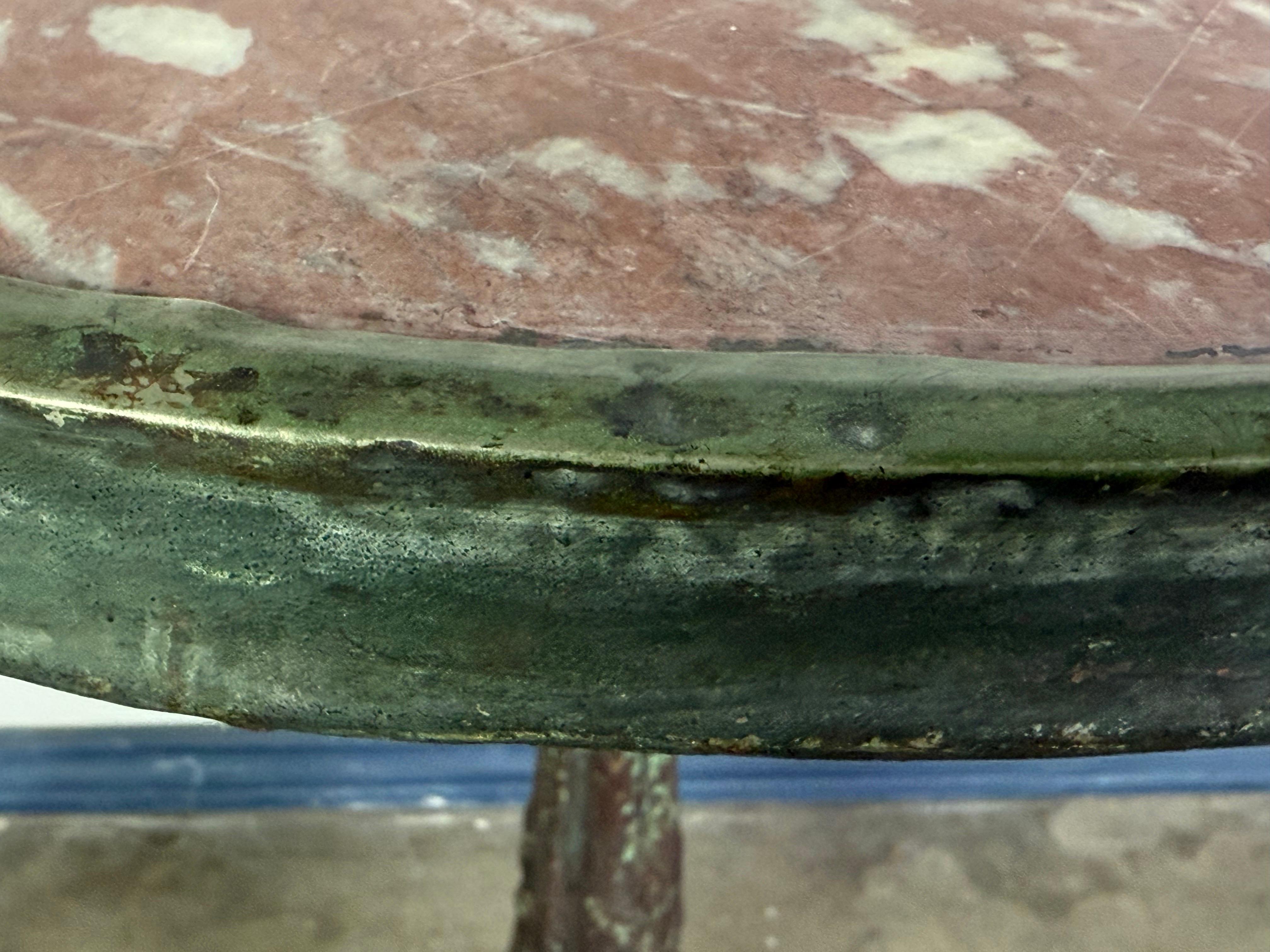 Mesa Bistro Antique French con Tapa de Mármol Rosso Verona en Desgastado estado para la venta en Los Angeles, CA