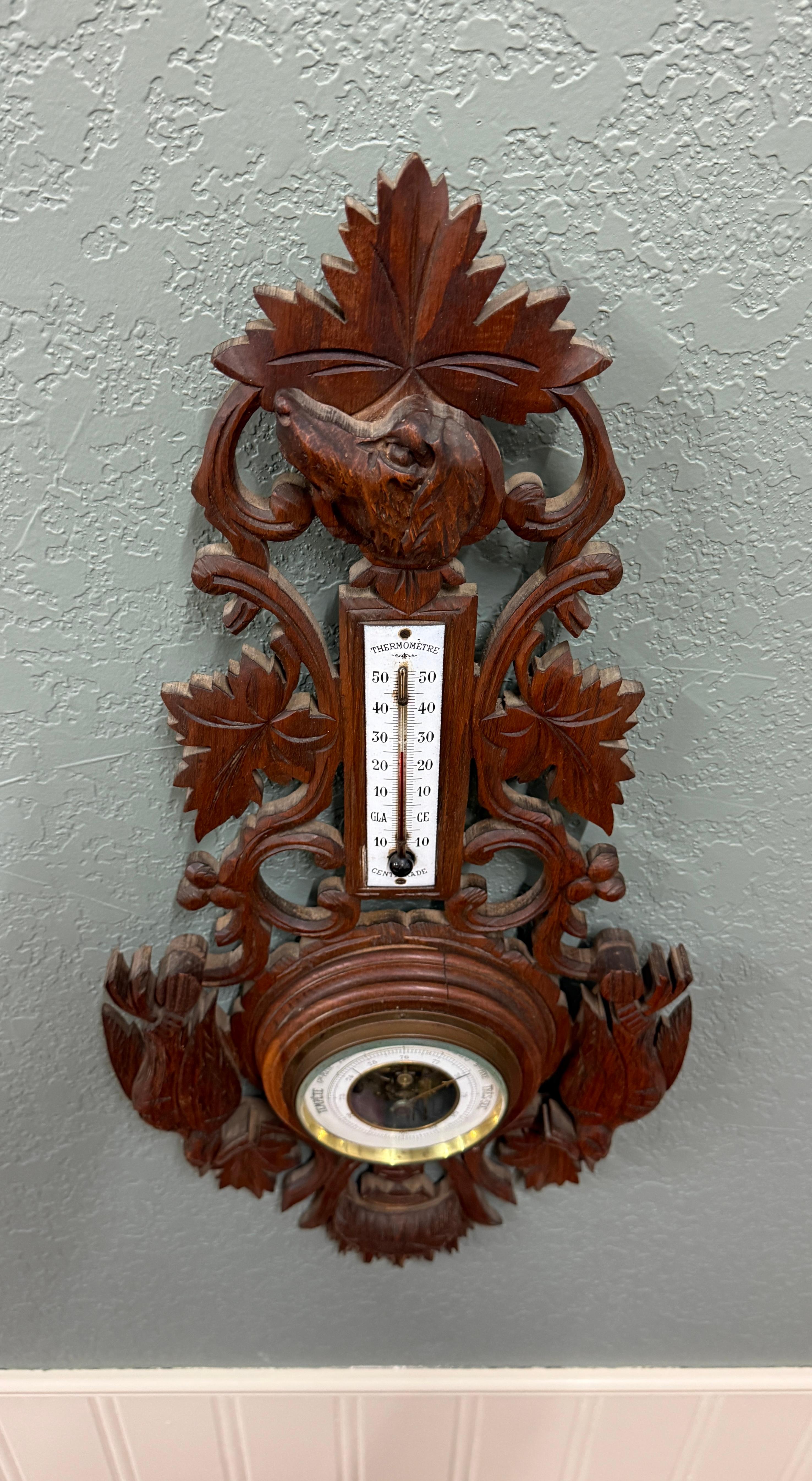 Antique French Black Forest Barómetro Termómetro Perros sabuesos Pájaros Roble tallado en venta 7