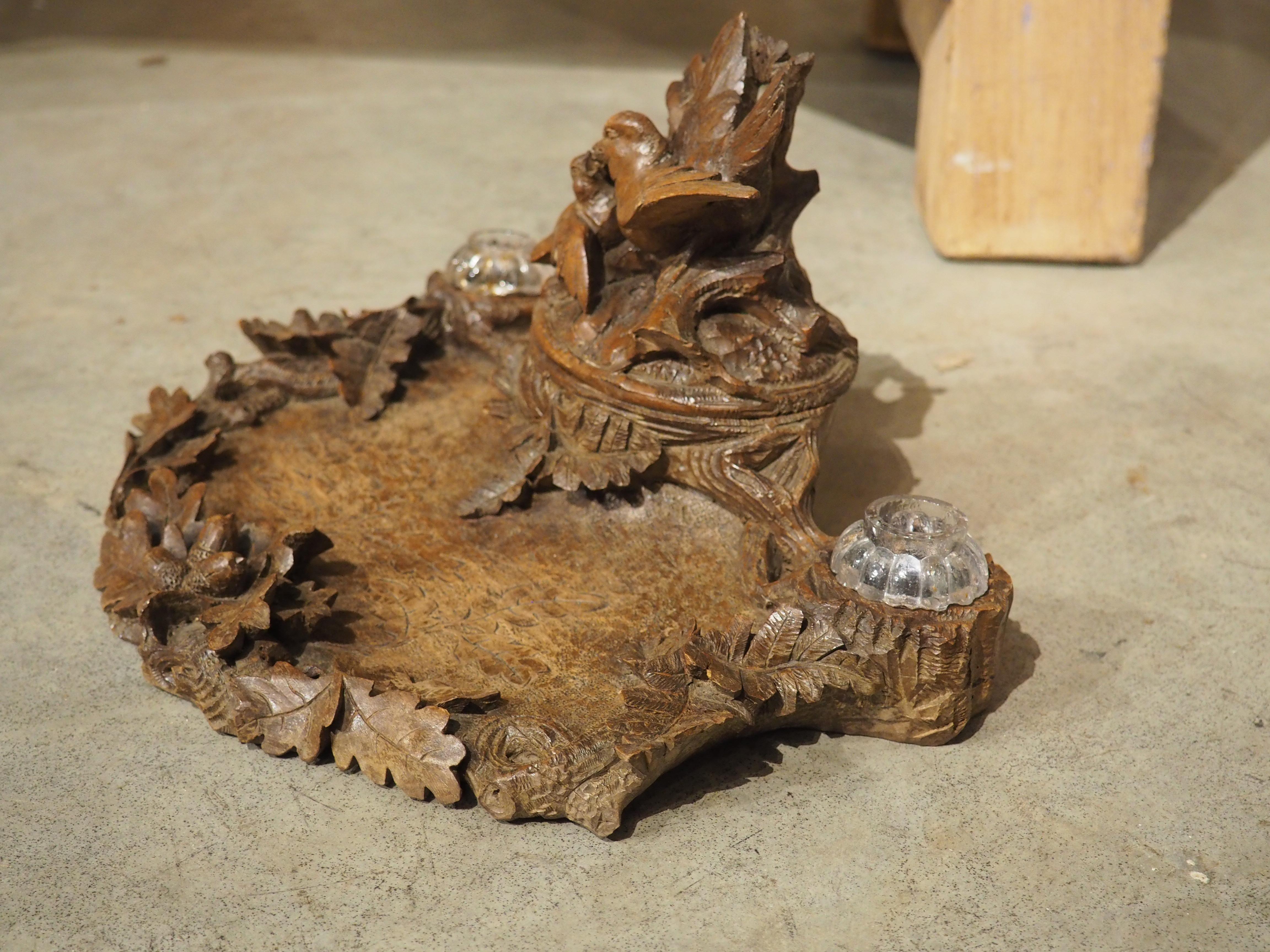 Antique French Black Forest Carved Inkwell with Oak Leaves and Birds, Circa 1890 For Sale 4