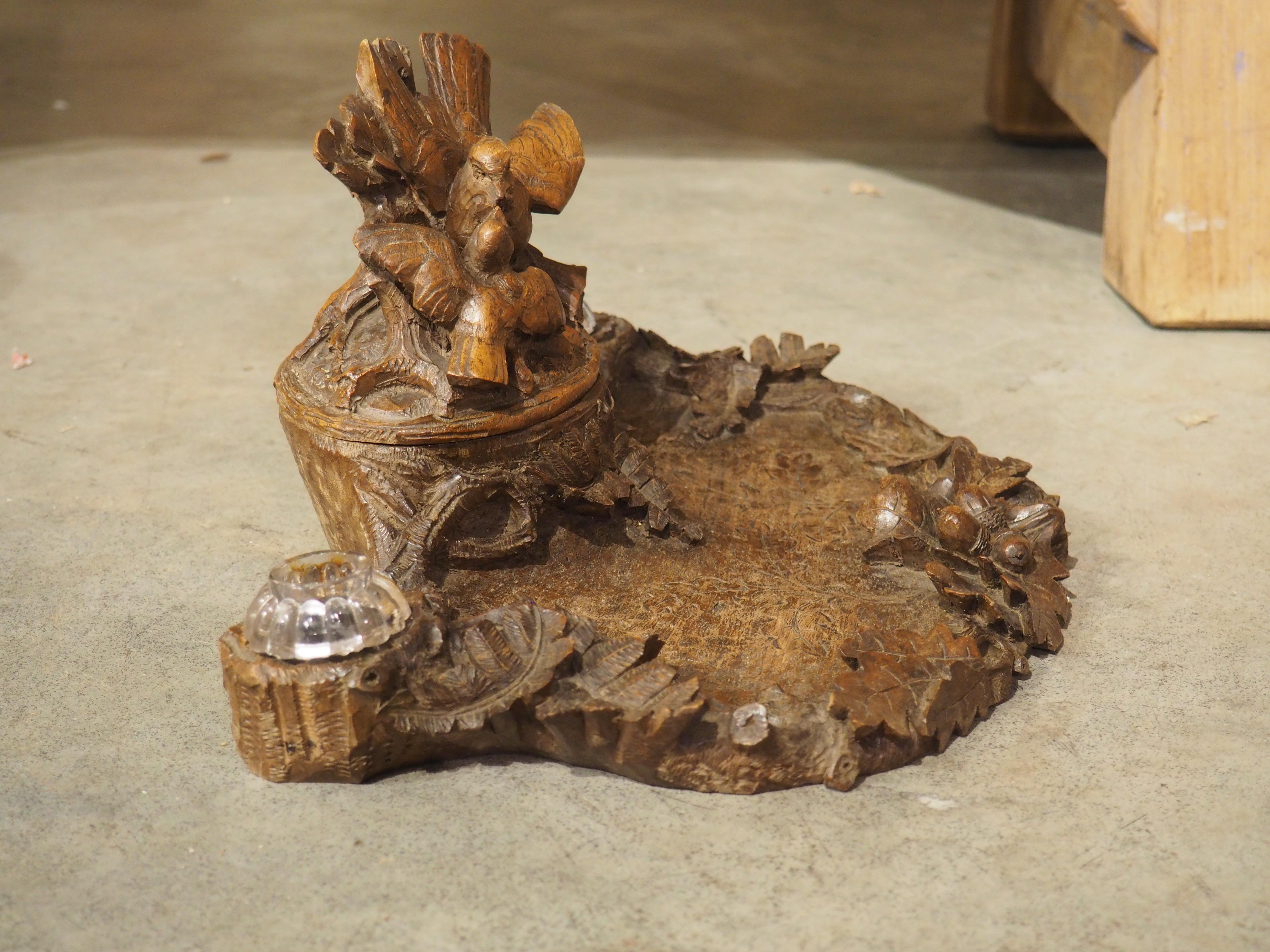 Antique French Black Forest Carved Inkwell with Oak Leaves and Birds, Circa 1890 For Sale 6