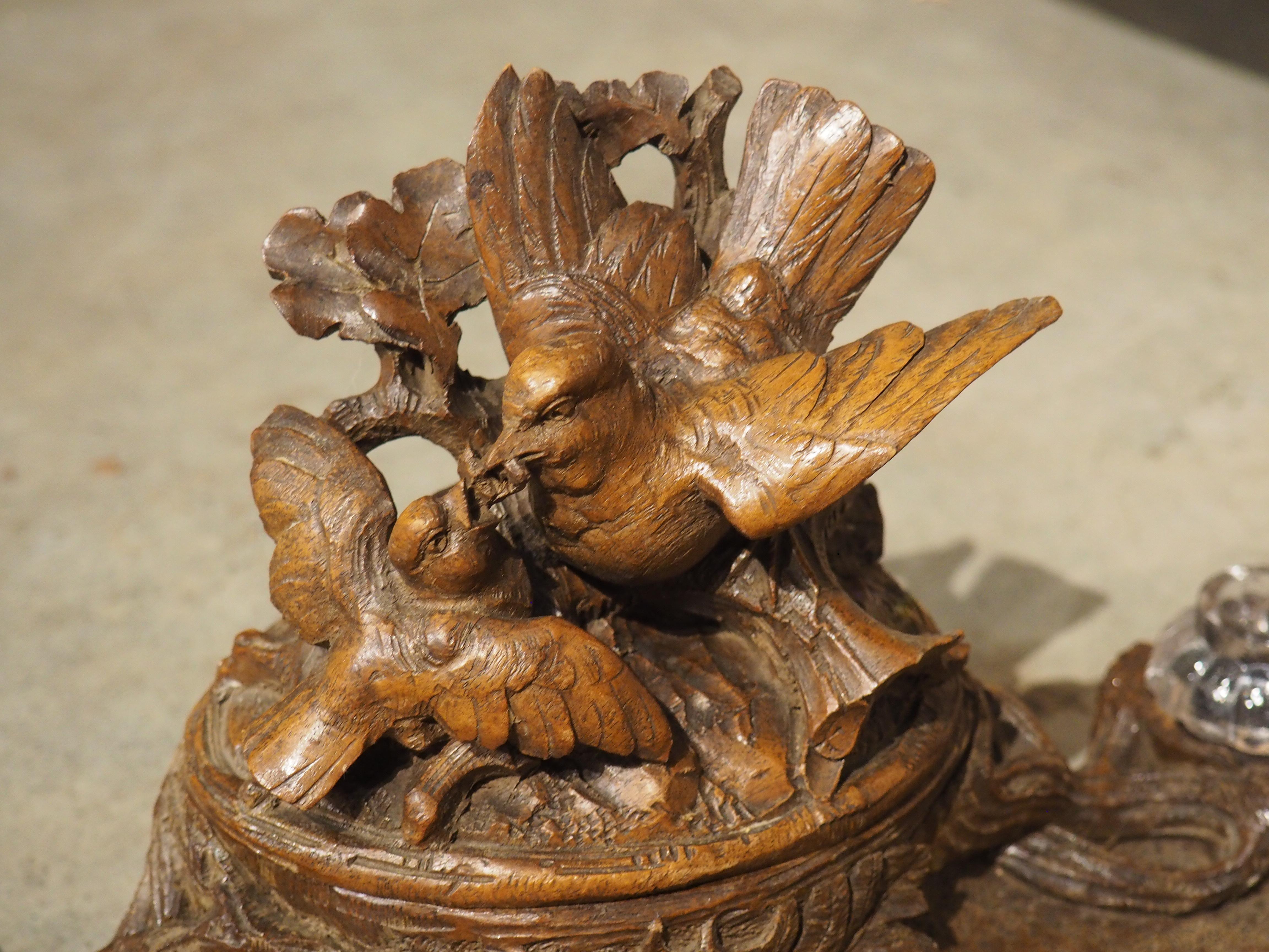 Antique French Black Forest Carved Inkwell with Oak Leaves and Birds, Circa 1890 For Sale 7