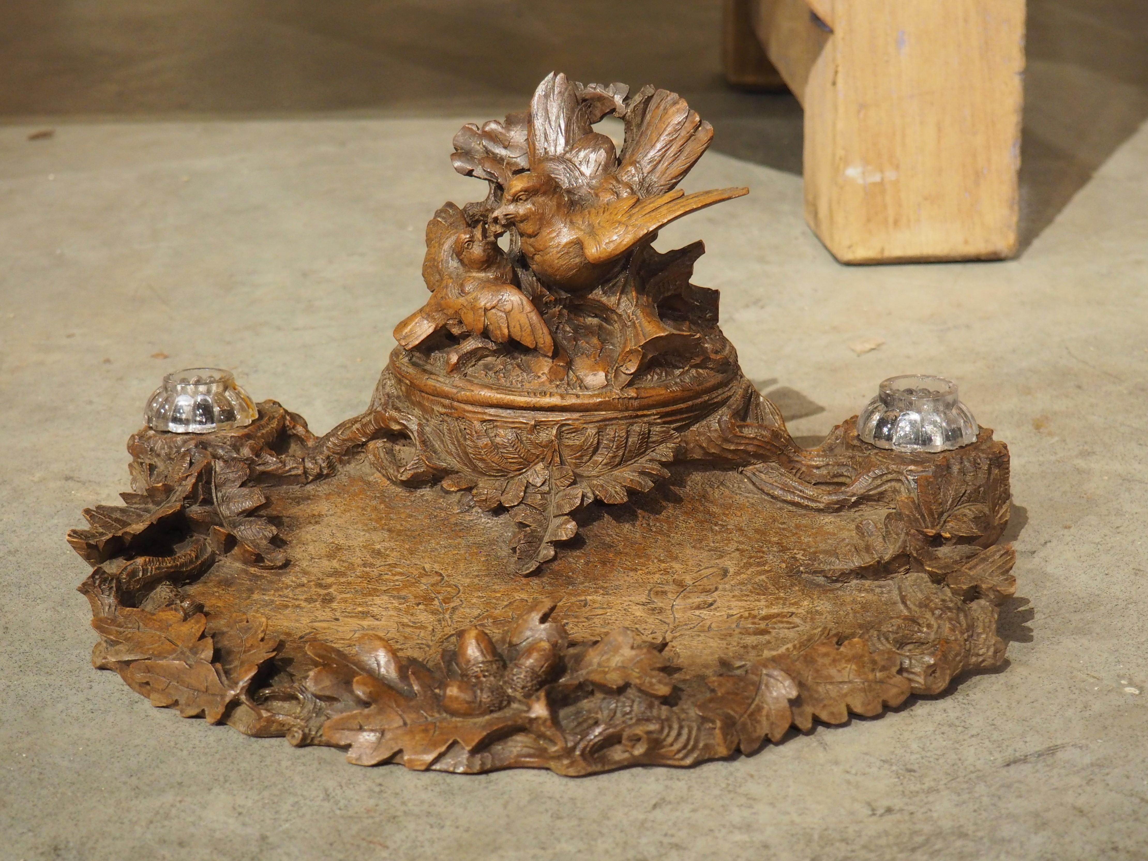 Antique French Black Forest Carved Inkwell with Oak Leaves and Birds, Circa 1890 For Sale 8