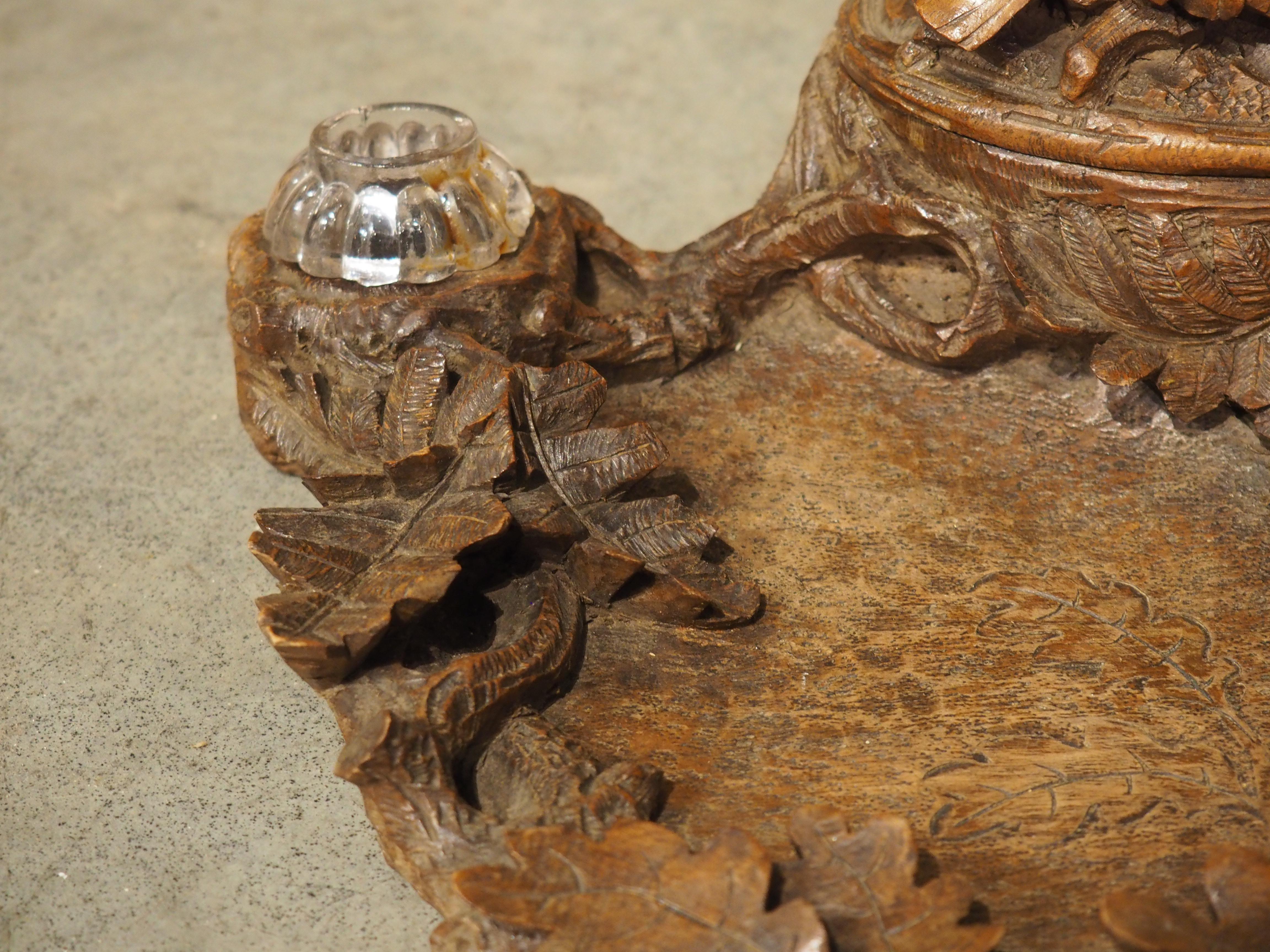 Antique French Black Forest Carved Inkwell with Oak Leaves and Birds, Circa 1890 In Good Condition For Sale In Dallas, TX