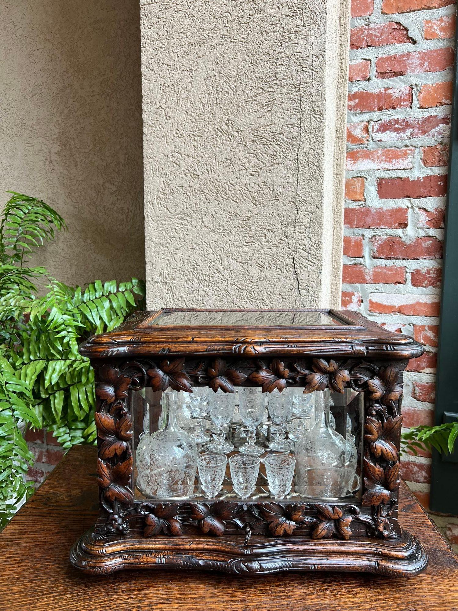 Antique French Black Forest Tantalus Liquor Box Glass Decanter Cavé à Liqueur For Sale 7