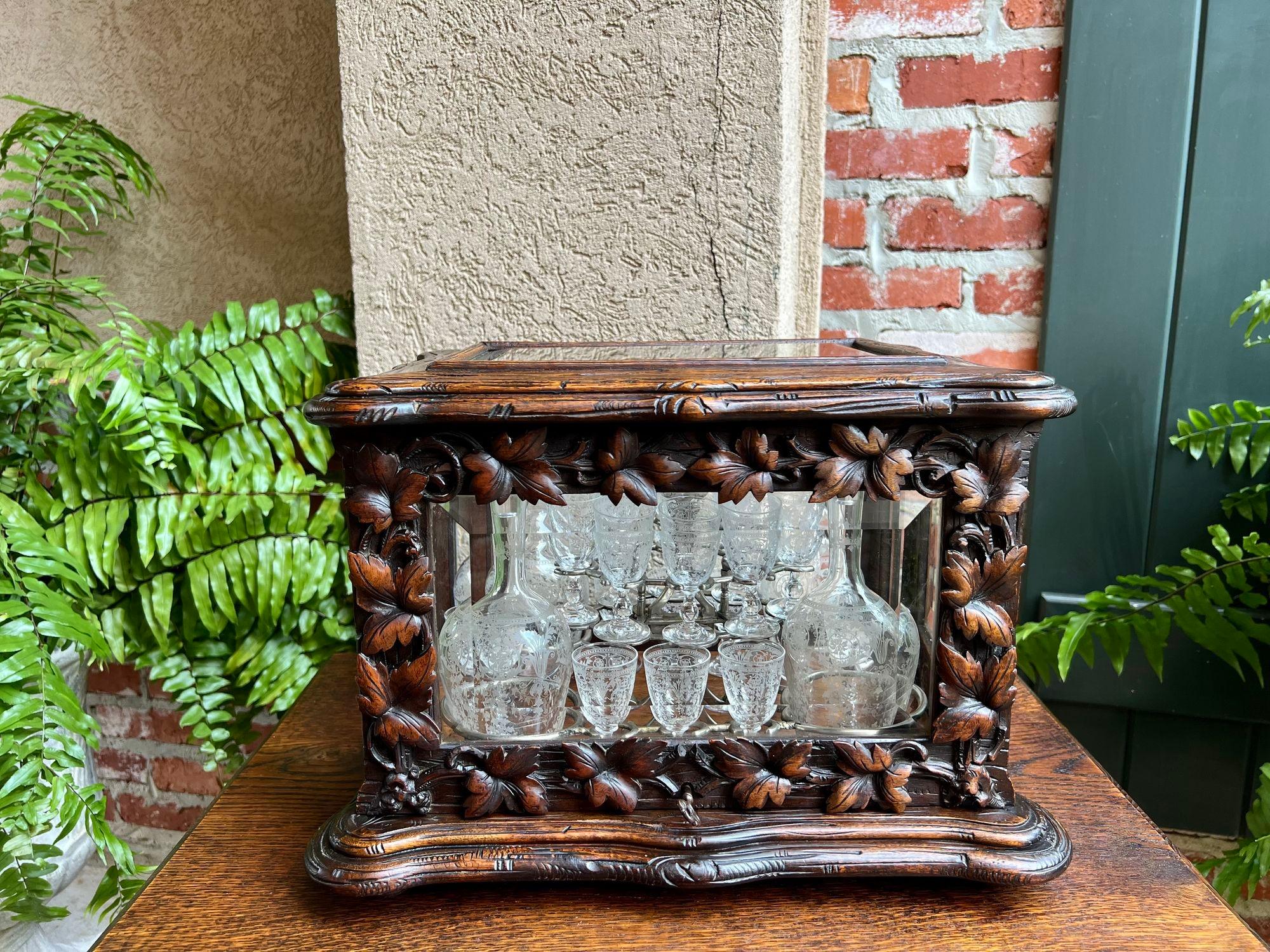 Antique French Black Forest Tantalus Liquor Box Glass Decanter Cavé à Liqueur.

Create an elegant bar area with this outstanding carved Black Forest tantalus or “cavé à liqueur”, direct from France, c1880. The motif on the case carvings is faux bois