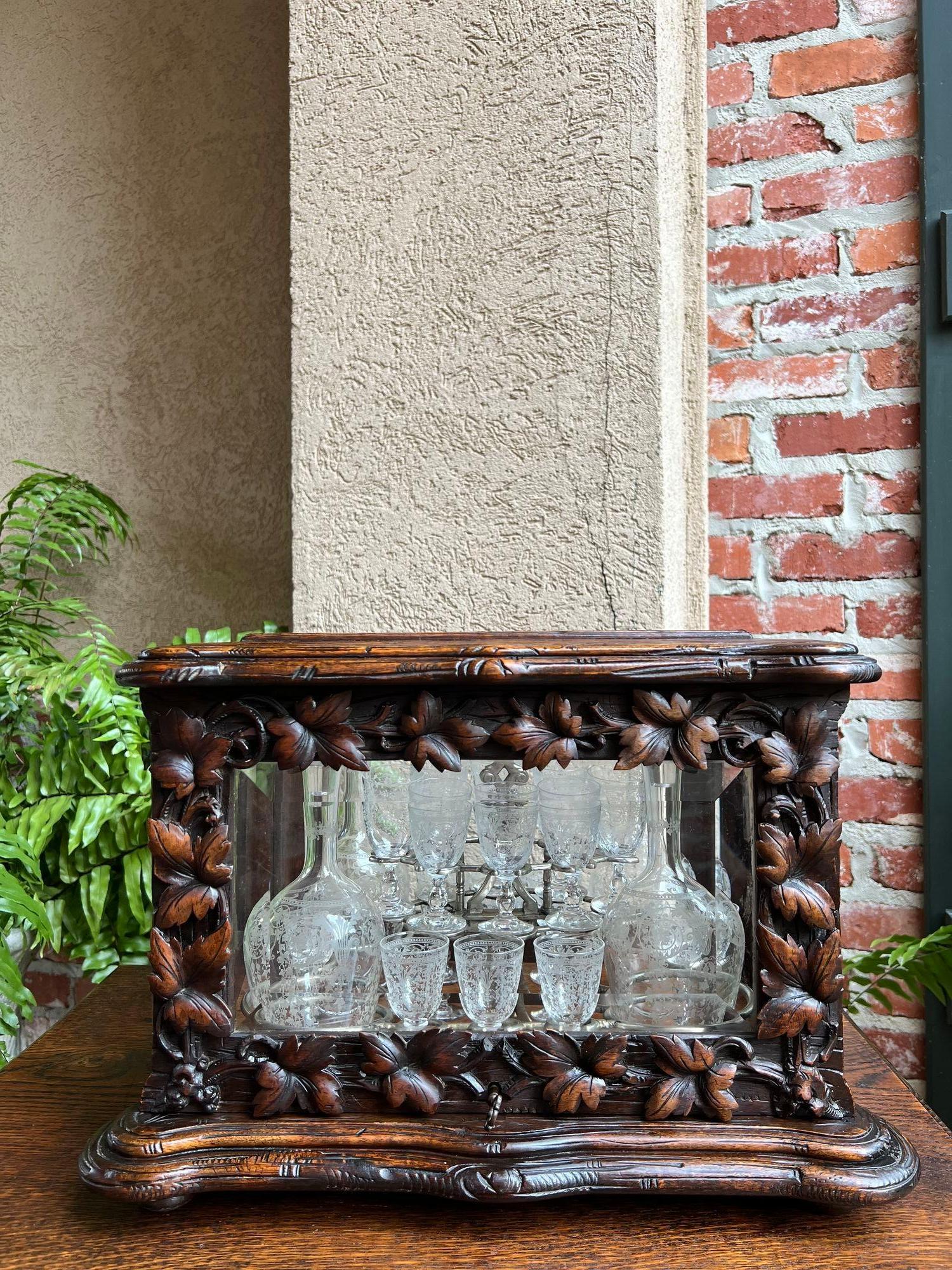 Beveled Antique French Black Forest Tantalus Liquor Box Glass Decanter Cavé à Liqueur For Sale