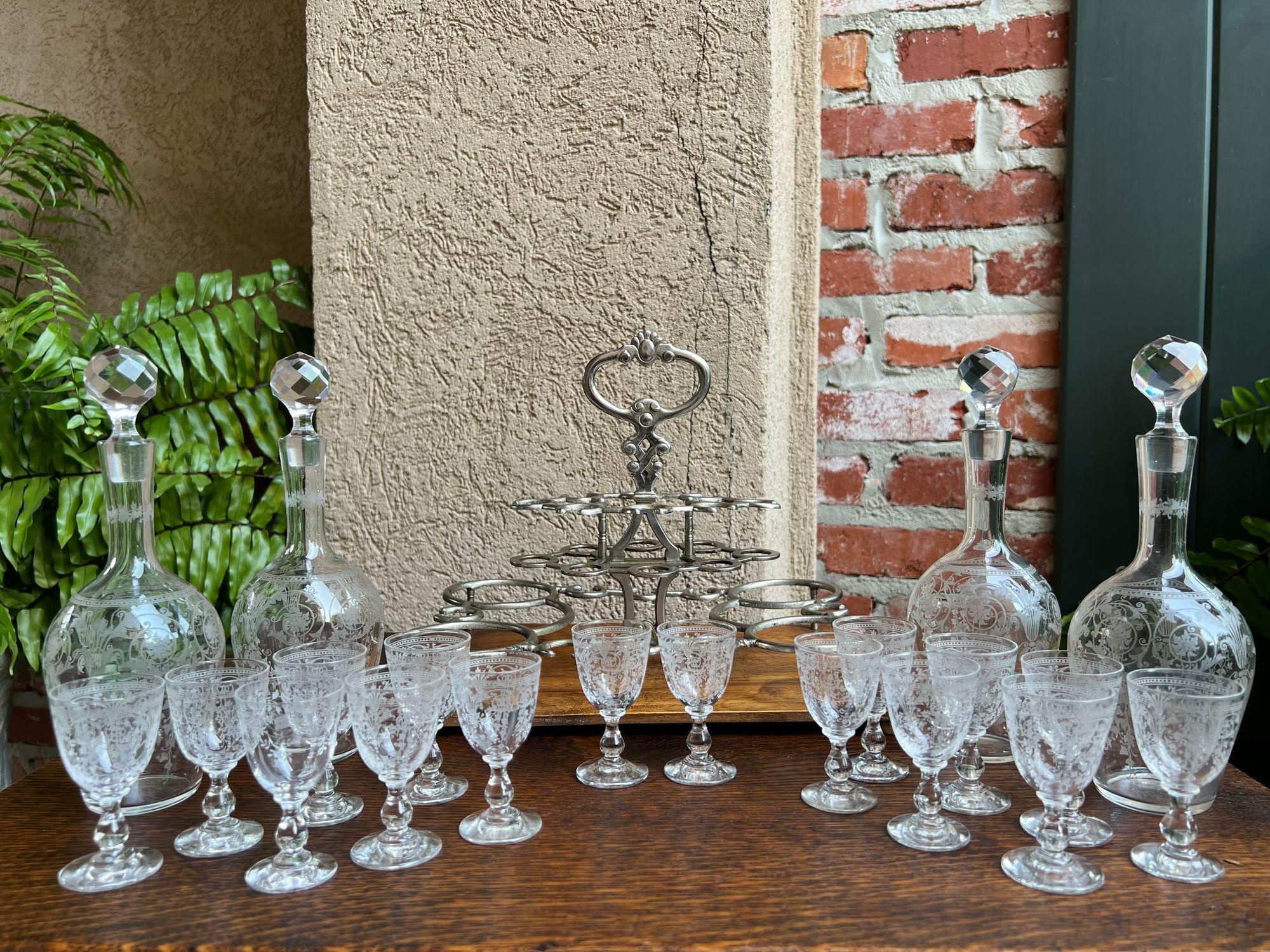 Antique French Black Forest Tantalus Liquor Box Glass Decanter Cavé à Liqueur For Sale 2