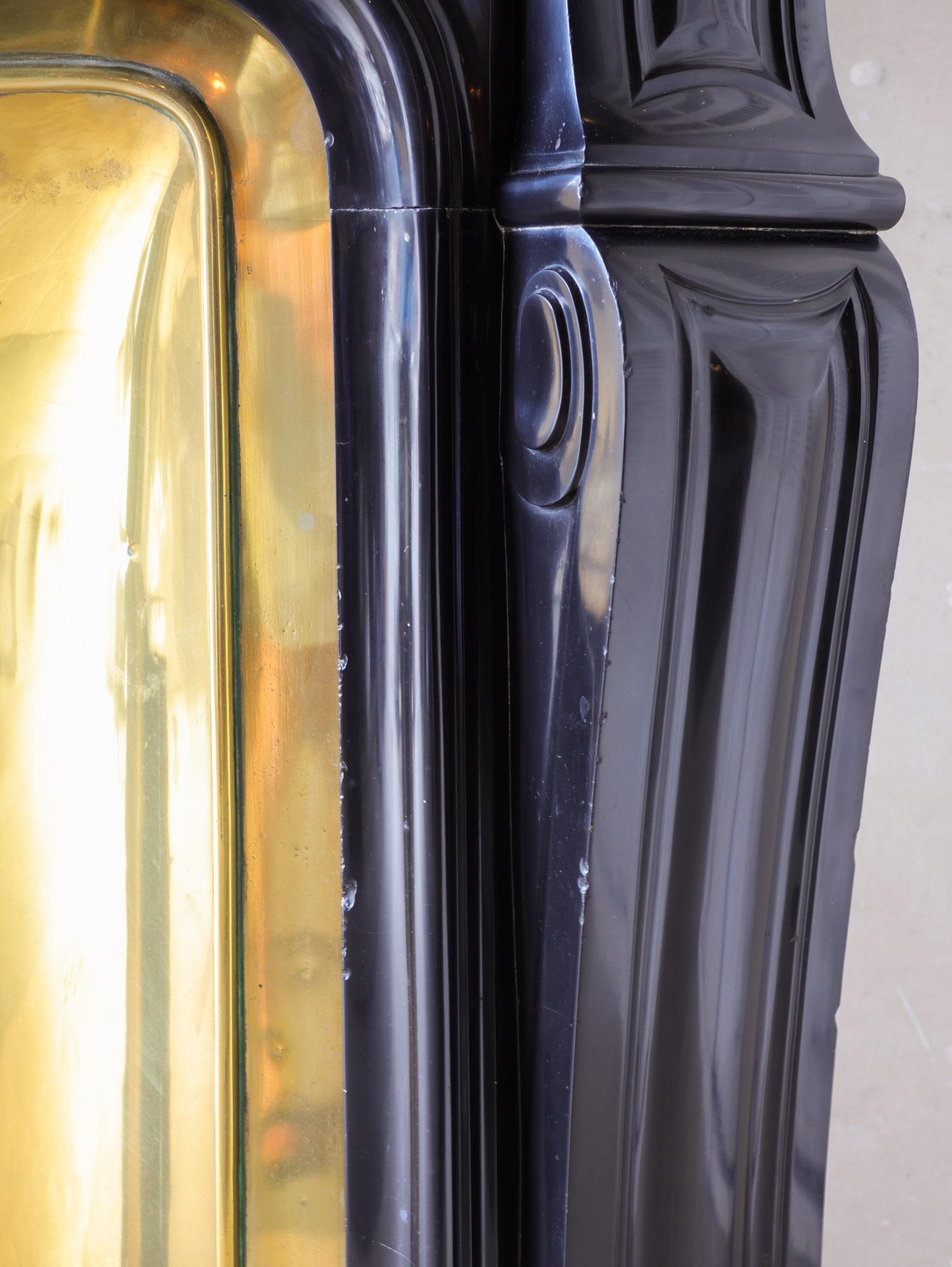 Antique French Black Marble Trois Coquilles Fireplace with Brass Interior For Sale 7