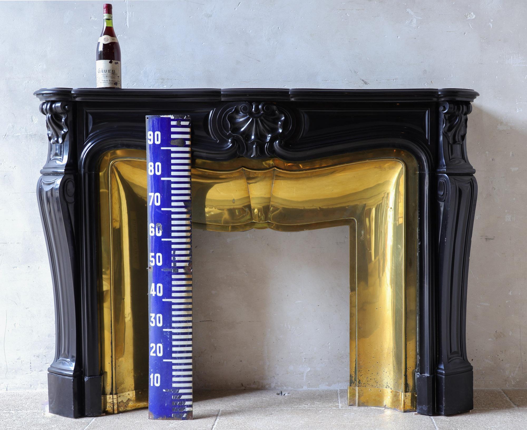 Antique French Black Marble Trois Coquilles Fireplace with Brass Interior For Sale 8