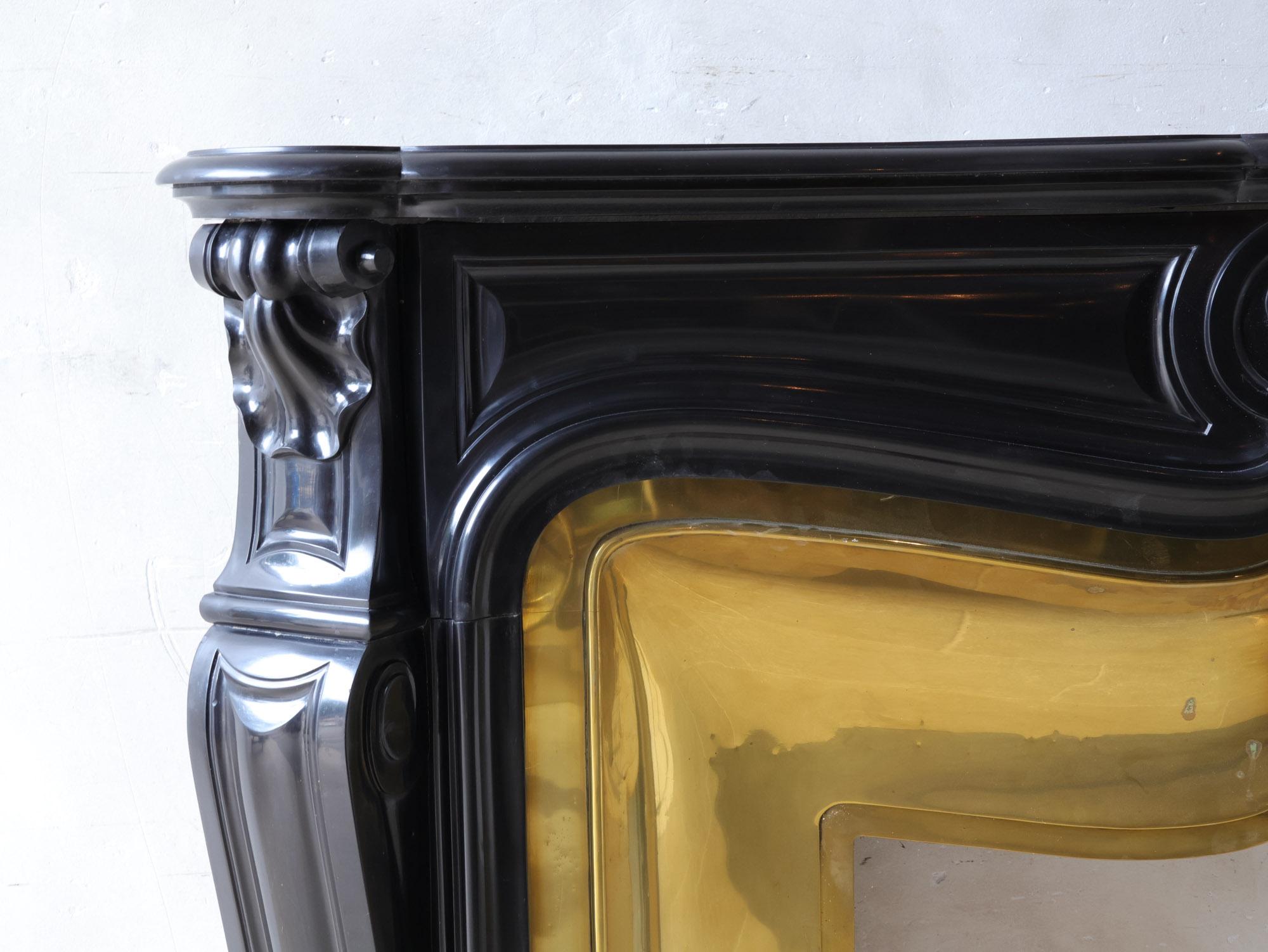 Antique French Black Marble Trois Coquilles Fireplace with Brass Interior For Sale 3