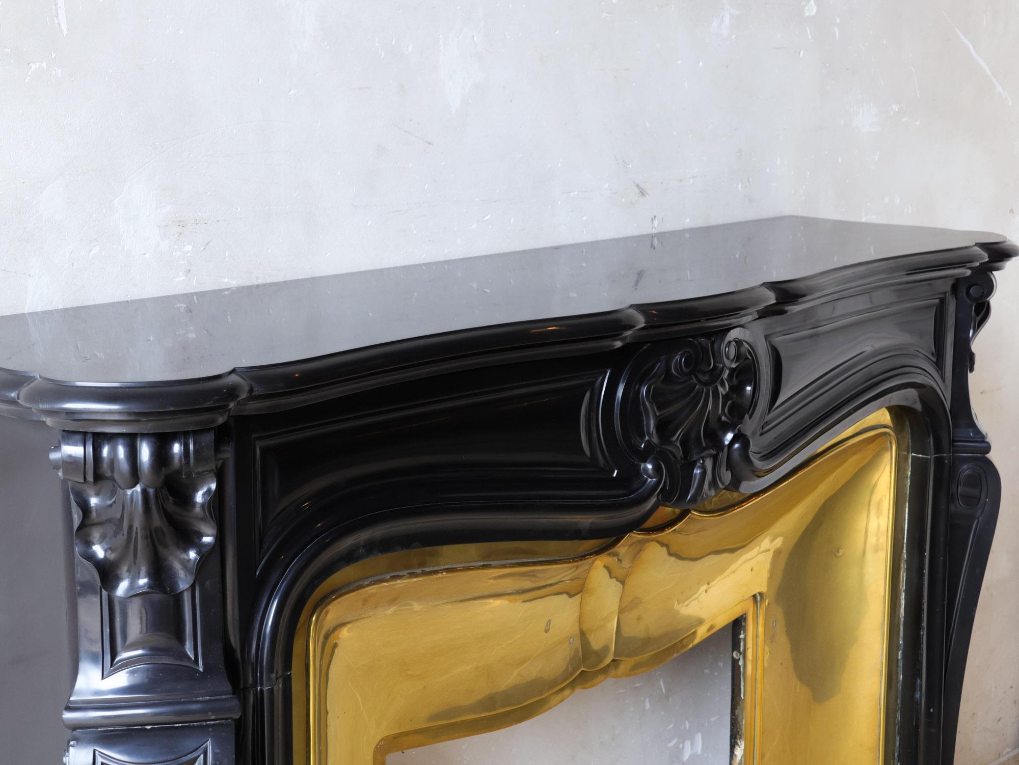 Antique French Black Marble Trois Coquilles Fireplace with Brass Interior For Sale 4