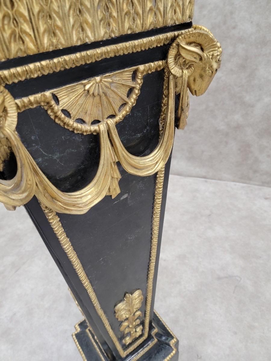 Début de l'époque victorienne Antiquité française en marbre noir et doré The Pedestal Stand