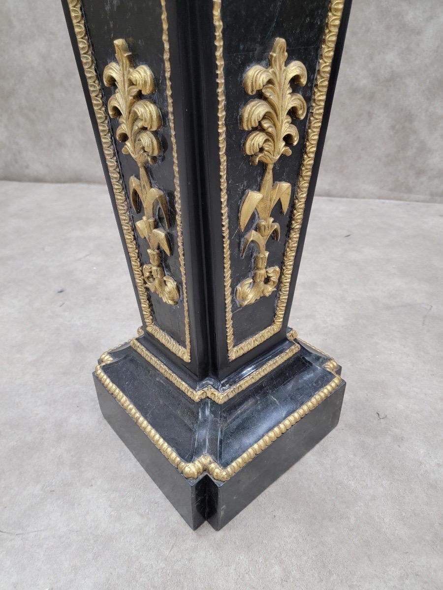 Inconnu Antiquité française en marbre noir et doré The Pedestal Stand