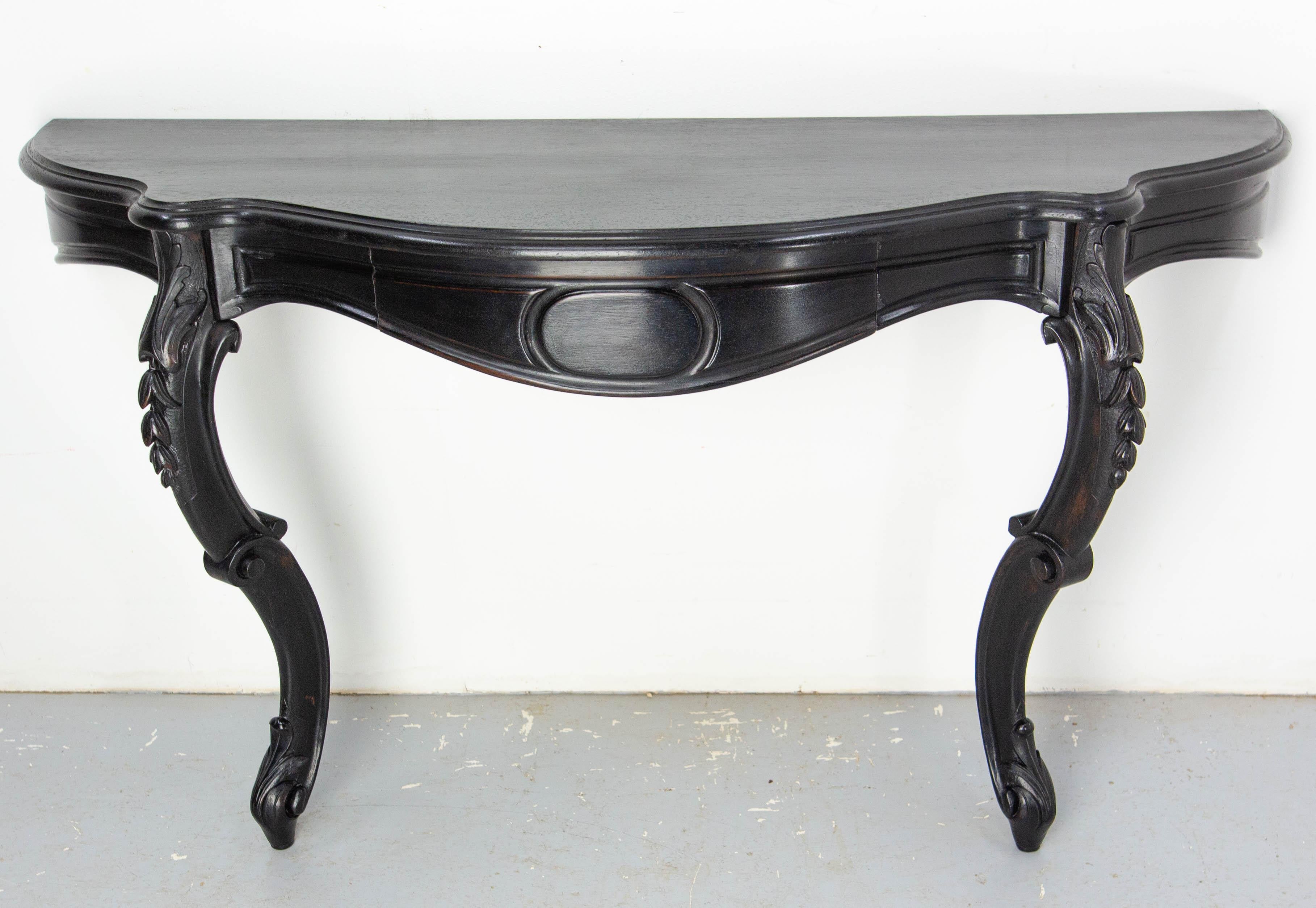 French Napoleon III wall console made circa 1880.
It was made from an original wood dining table which has been transformed into a console to make a simple and original piece of furniture. This format is perfect to be used in an entry hall and in a