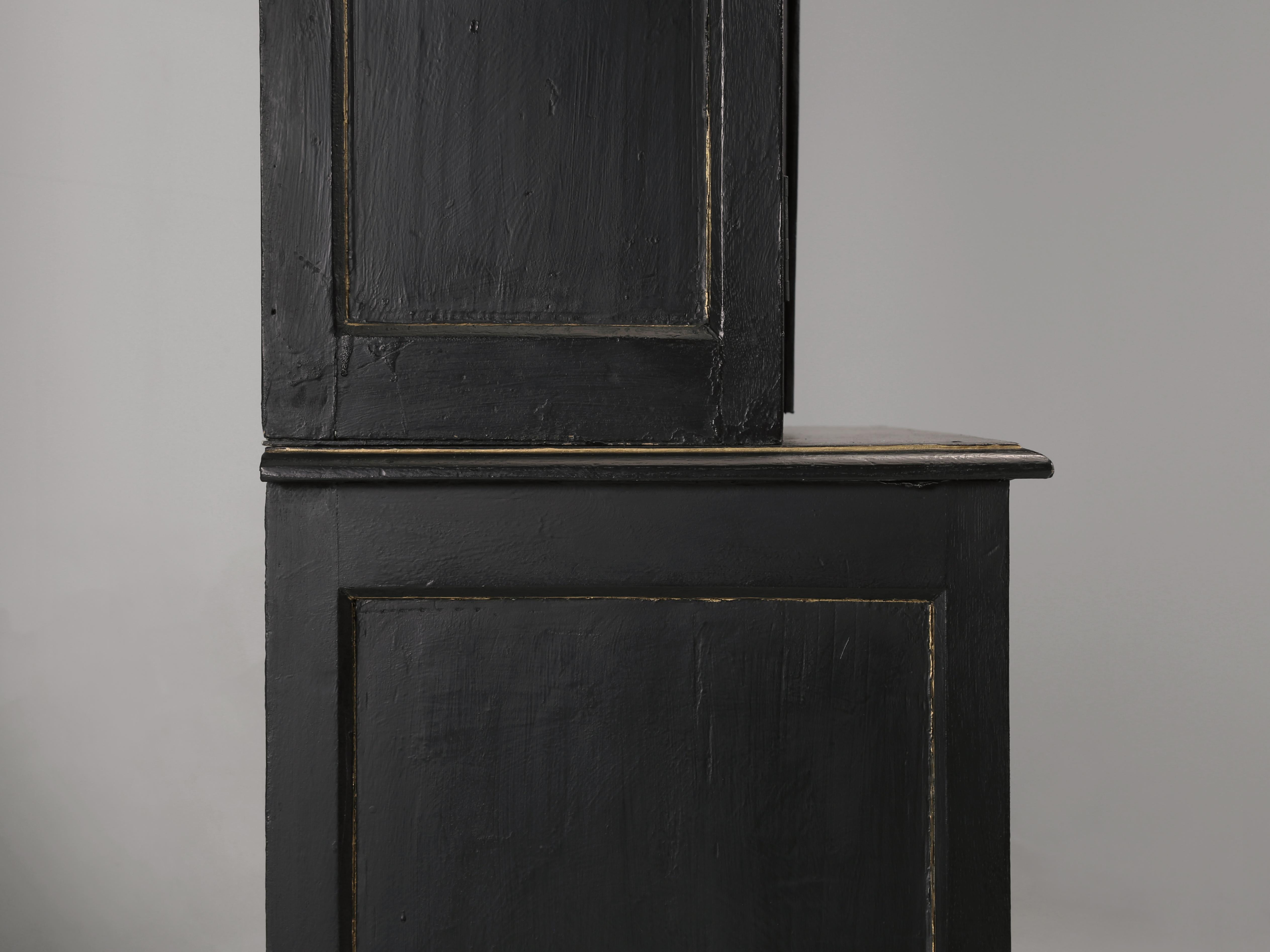 Antique French BlackLouis XVI Bookcase or China Cabinet c1800's Nicely Restored Vidrio en venta