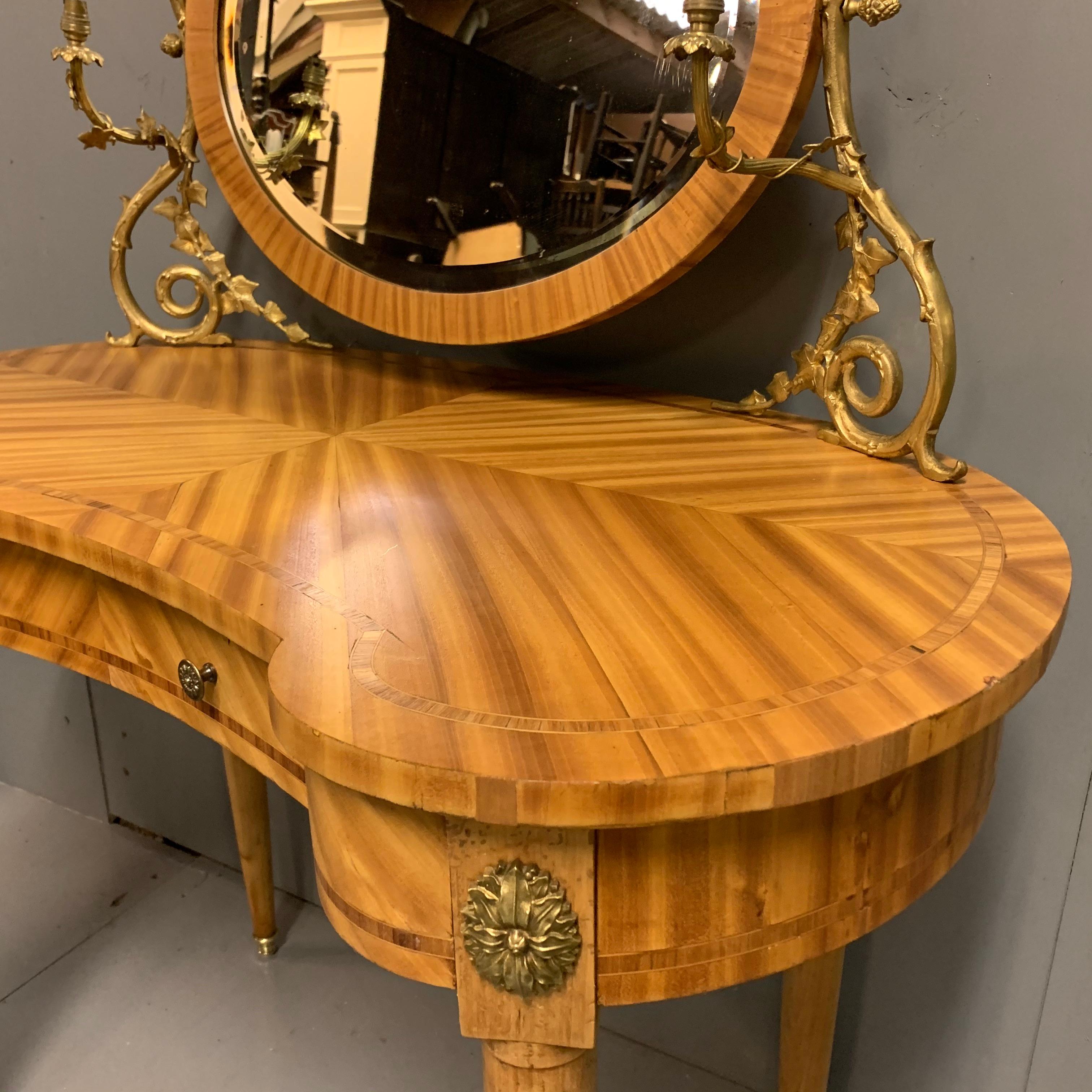 Antique French Bleached Mahogany Kidney Shape Dressing Table with Sconces In Good Condition For Sale In Uppingham, Rutland