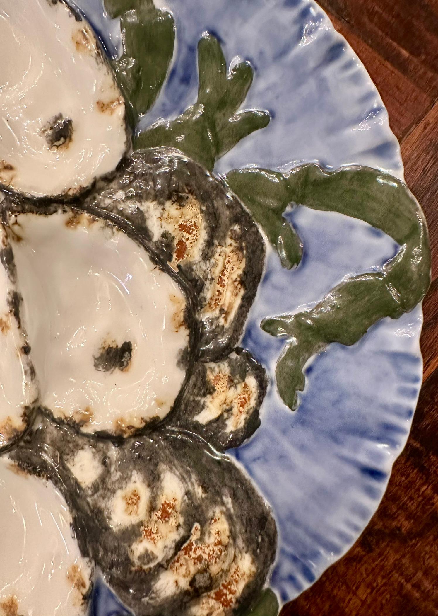 Antique French Blue and Green Porcelain Turkey Pattern Oyster Plate, CIRCA 1890. im Zustand „Gut“ im Angebot in New Orleans, LA