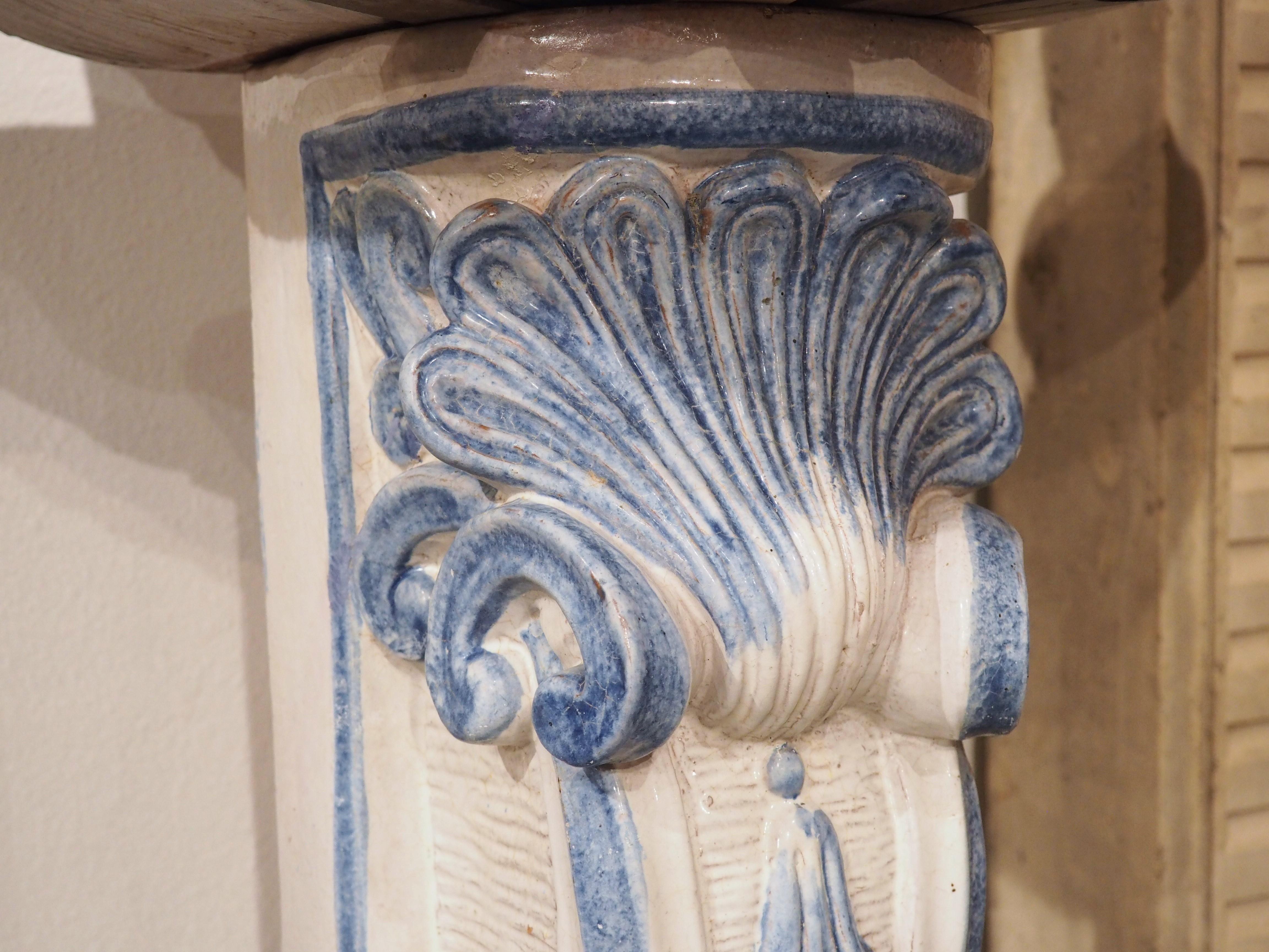 Antiker französischer blauer und weißer Fayence-Wandbrunnen mit Innenausstattung, um 1880 im Angebot 4