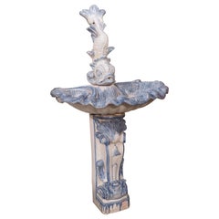 Fontaine murale française d'antiquités en faïence bleue et blanche à intérieur, vers 1880