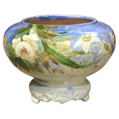 Antique French Blue Ground Barbotine Cachepot nello stile di Montigny, C.I.C.