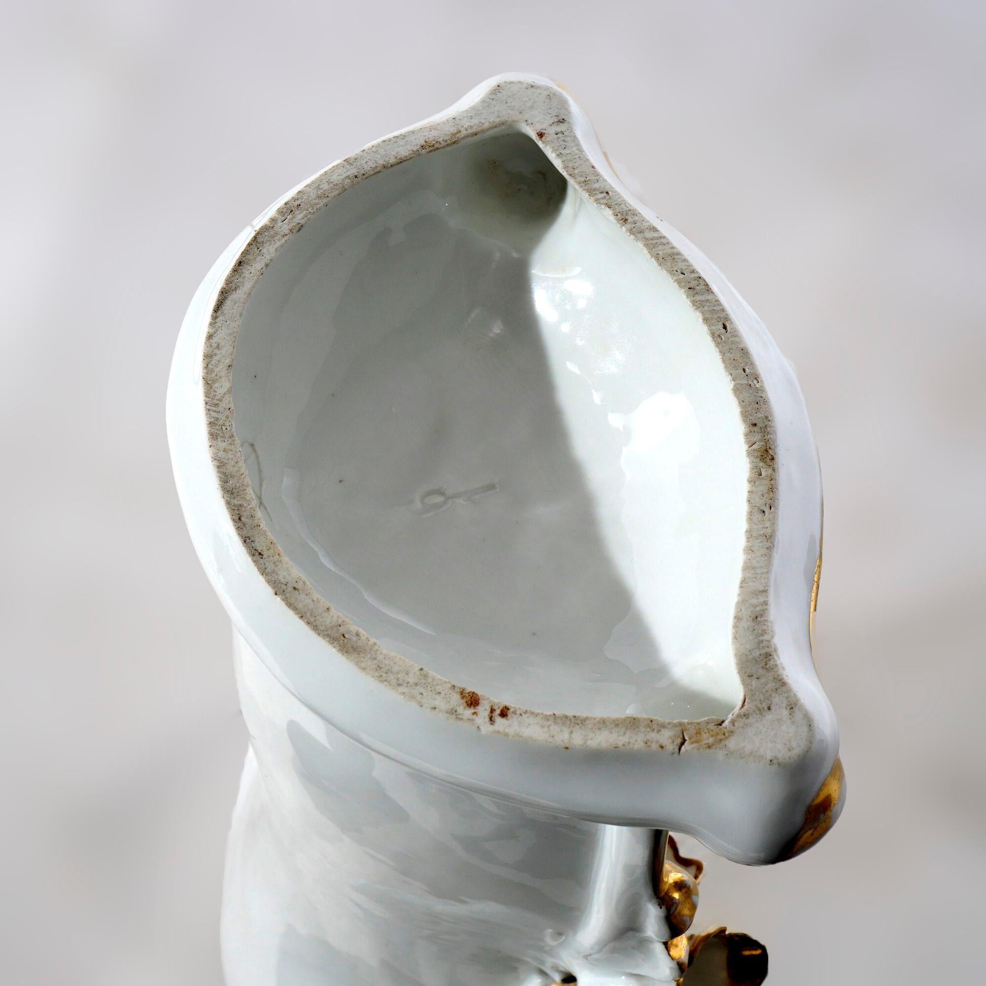 A.Old Paris Vase floral en porcelaine peinte à la main et dorée, 19ème C. en vente 3