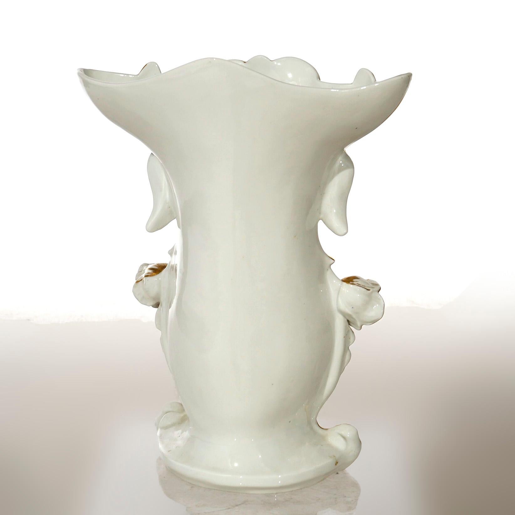 A.Old Paris Vase floral en porcelaine peinte à la main et dorée, 19ème C. en vente 1