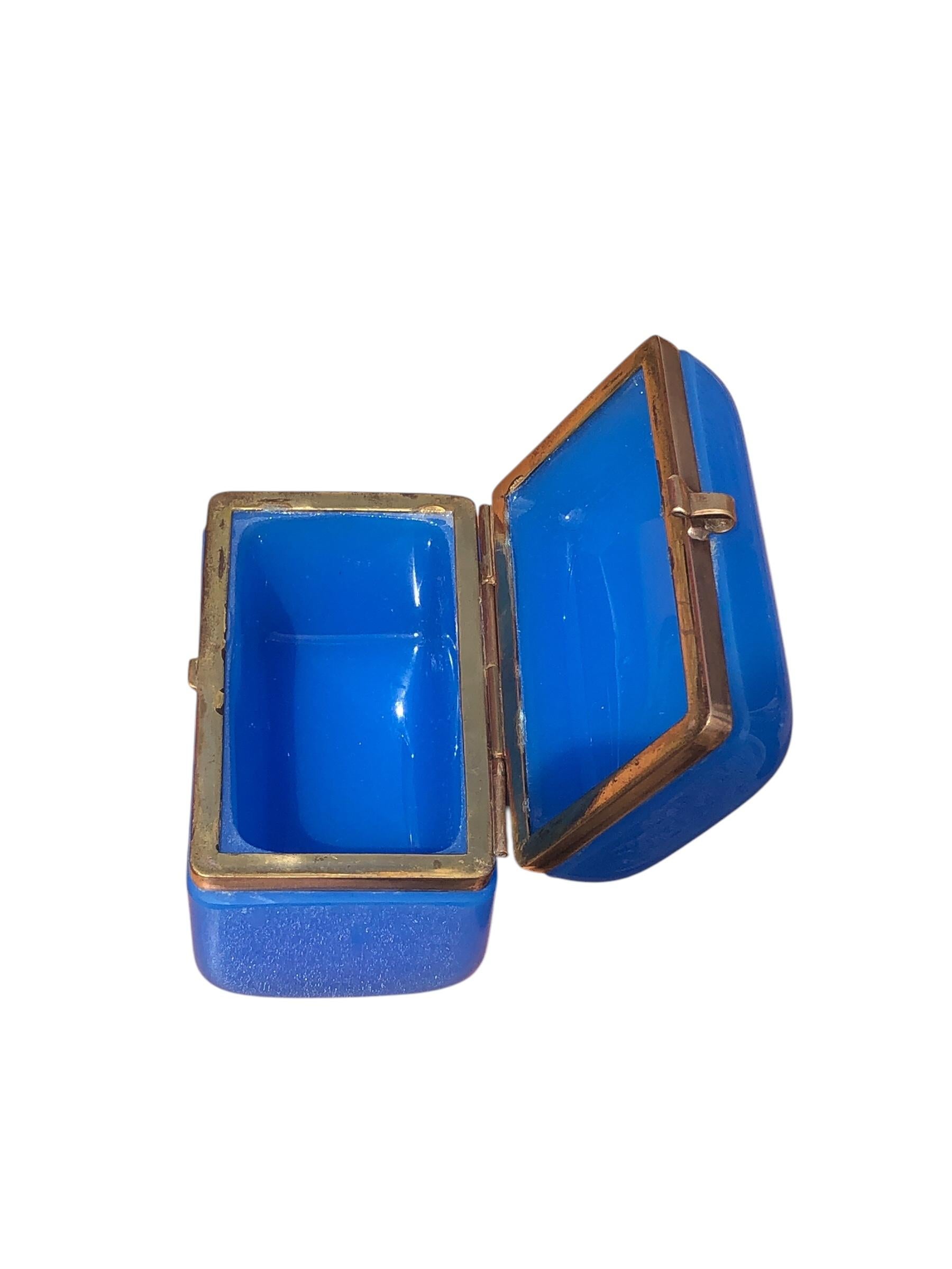 Antique French Caja Opaline Azul Francés en venta