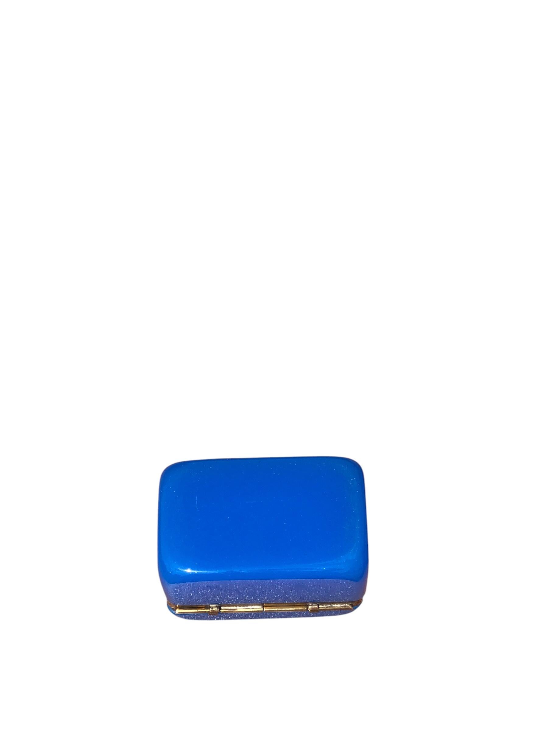 Antique French Caja Opaline Azul en Bueno estado para la venta en Chapel Hill, NC