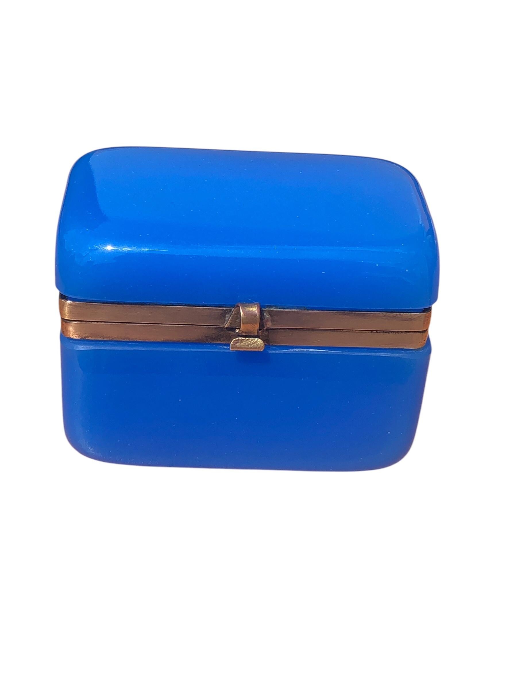 Antique French Caja Opaline Azul en venta 1