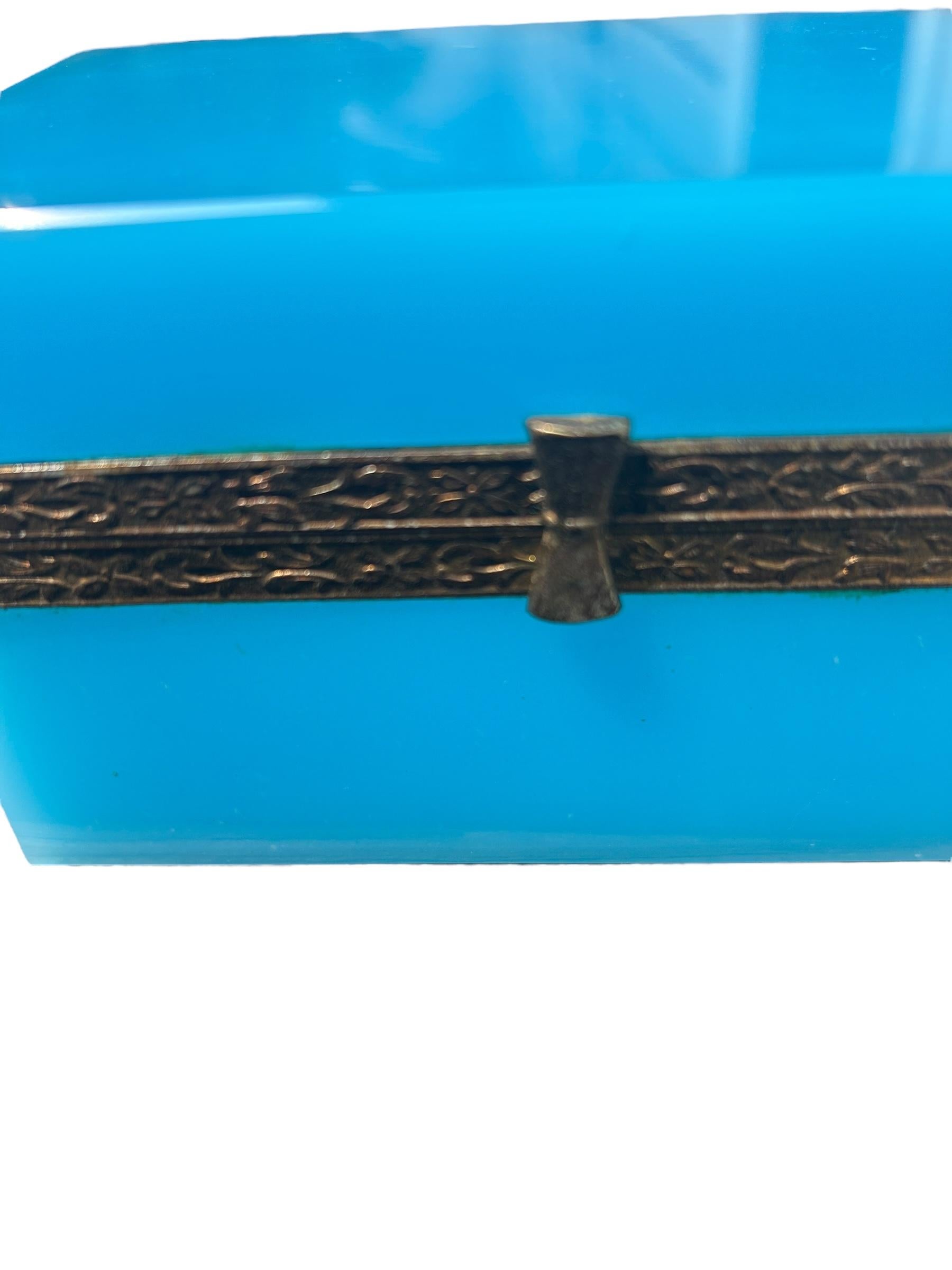 Antique French Blue Opaline Box For Sale 4