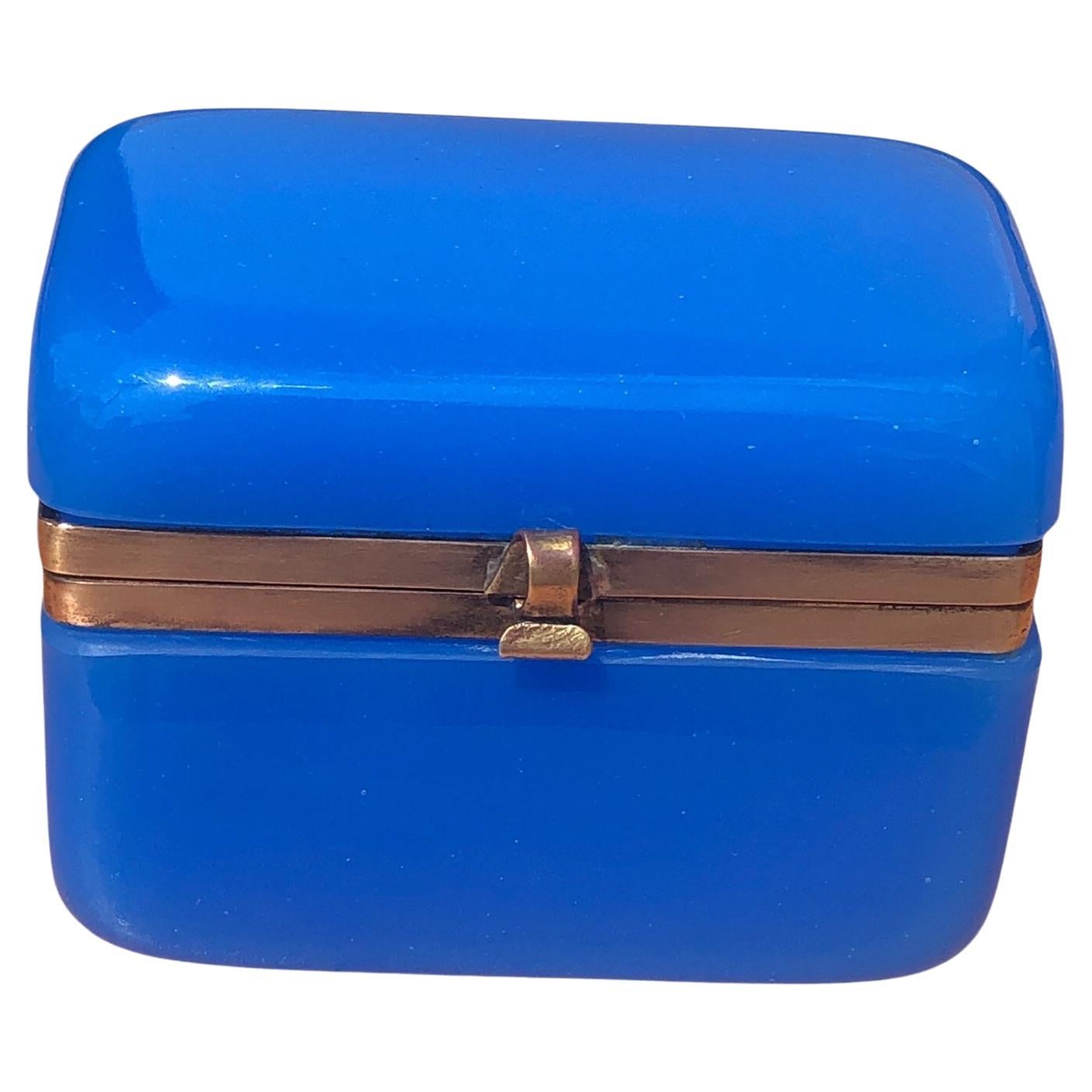 Antique French Caja Opaline Azul