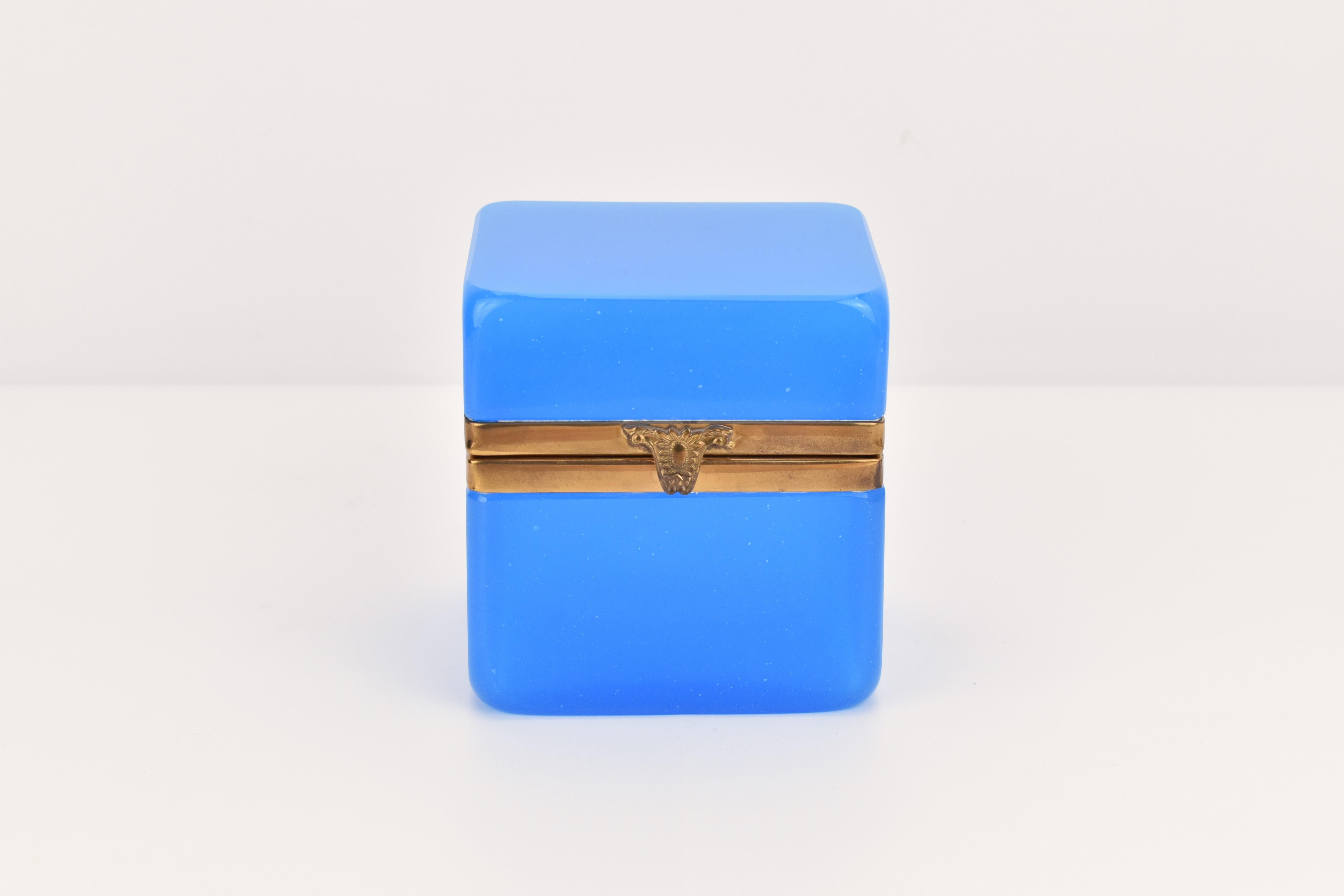 Antique French Blue Opaline Crystal Glass Hinged Trinket Box, trimmed in beautiful ormolu gilt metal around the opening of box.

France, Circa 1920