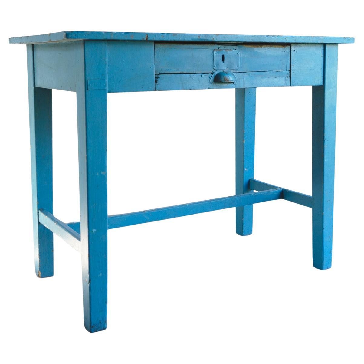 Antigua mesa auxiliar francesa de pino pintada de azul, principios del siglo XX