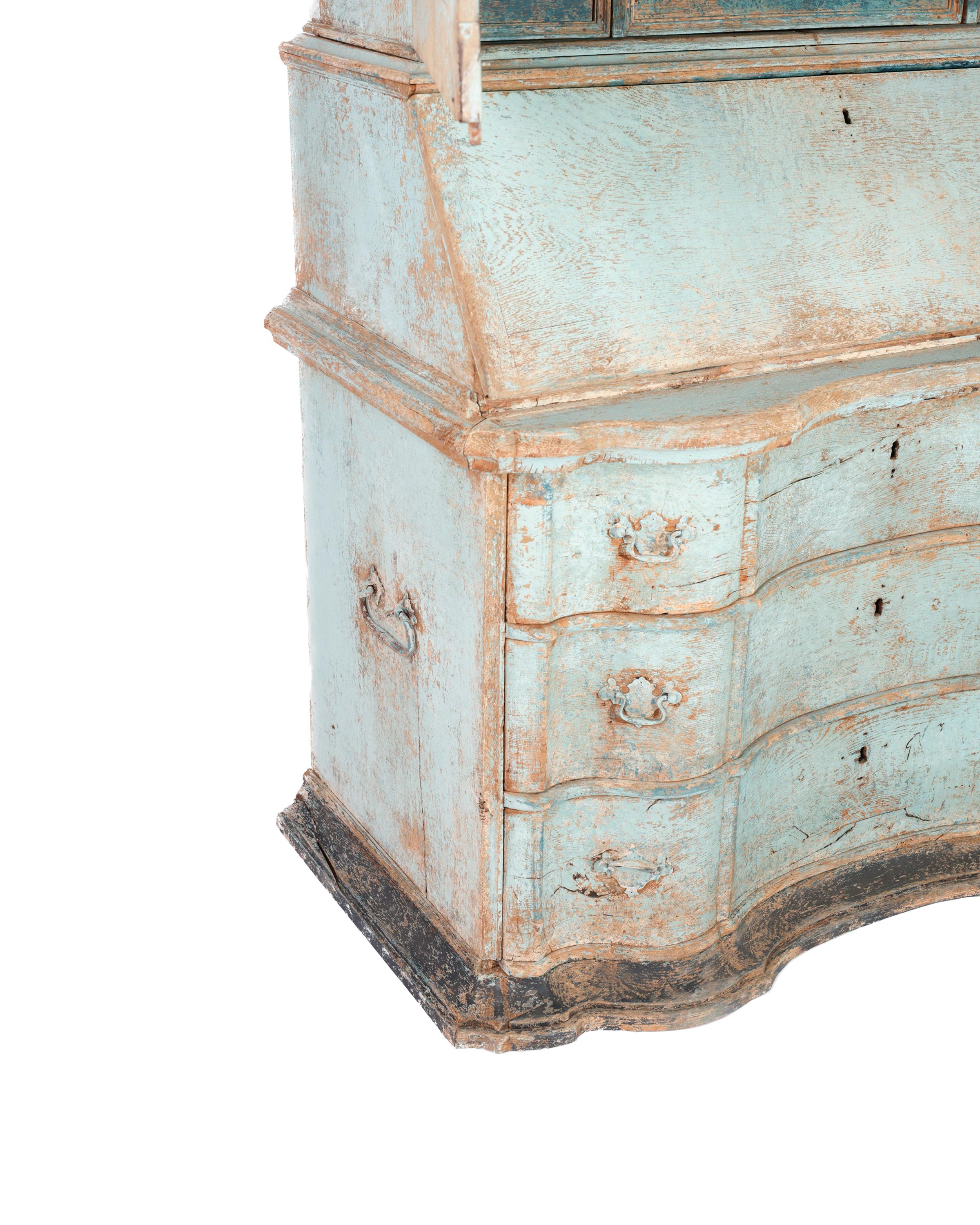 XVIIIe siècle et antérieur Secrétaire français ancien de style « Commode de Scriban » peint en bleu