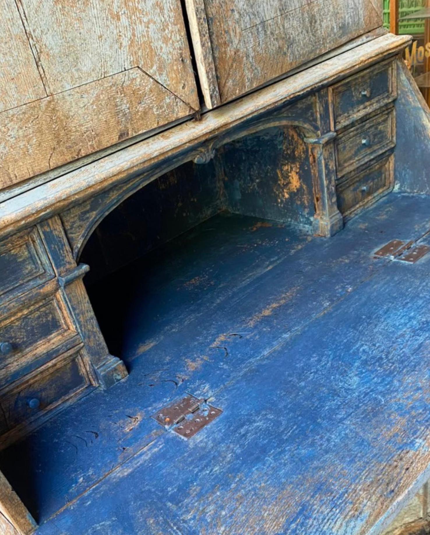 Secrétaire français ancien de style « Commode de Scriban » peint en bleu 2